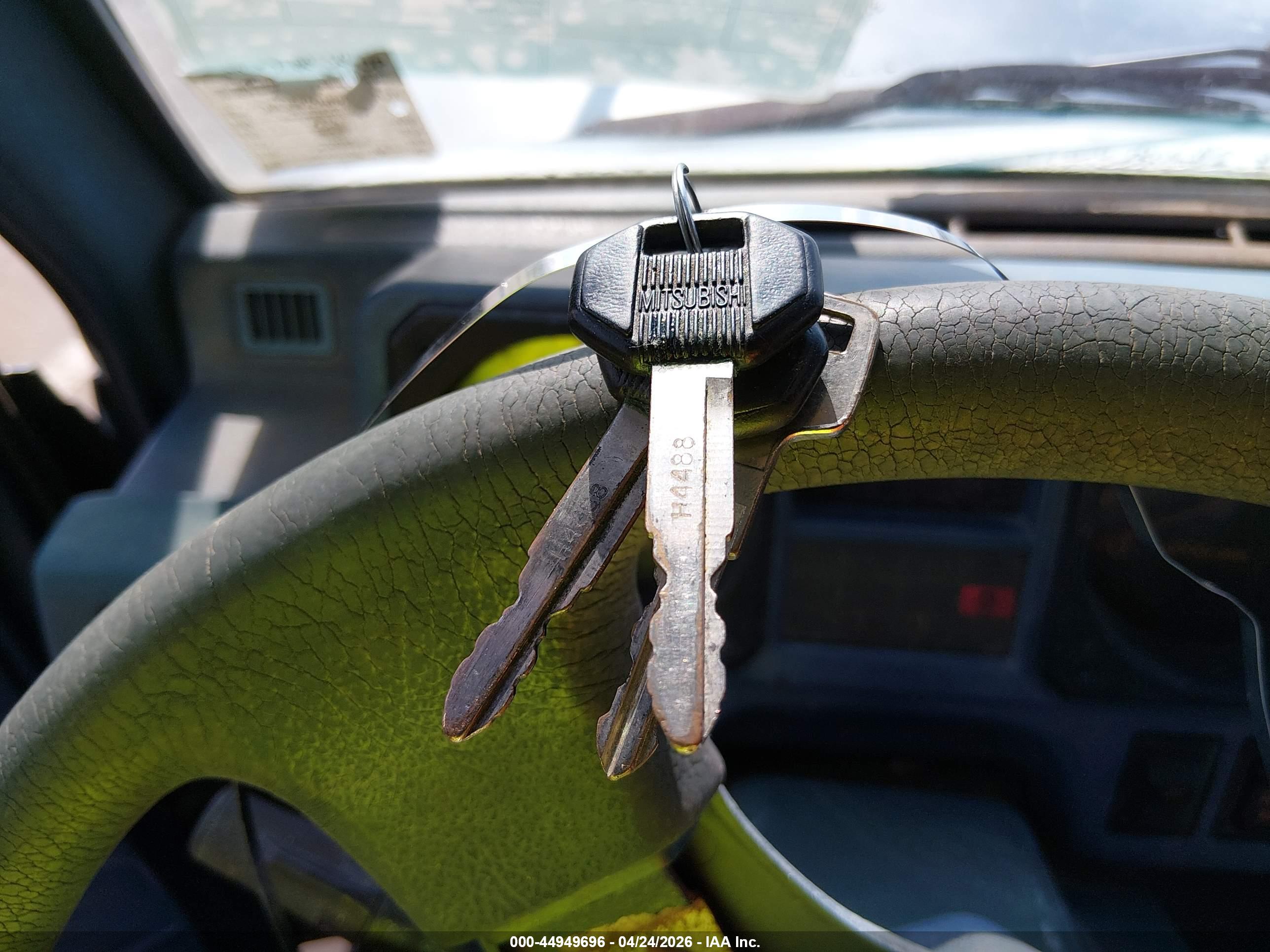 MITSUBISHI MONTERO image 11