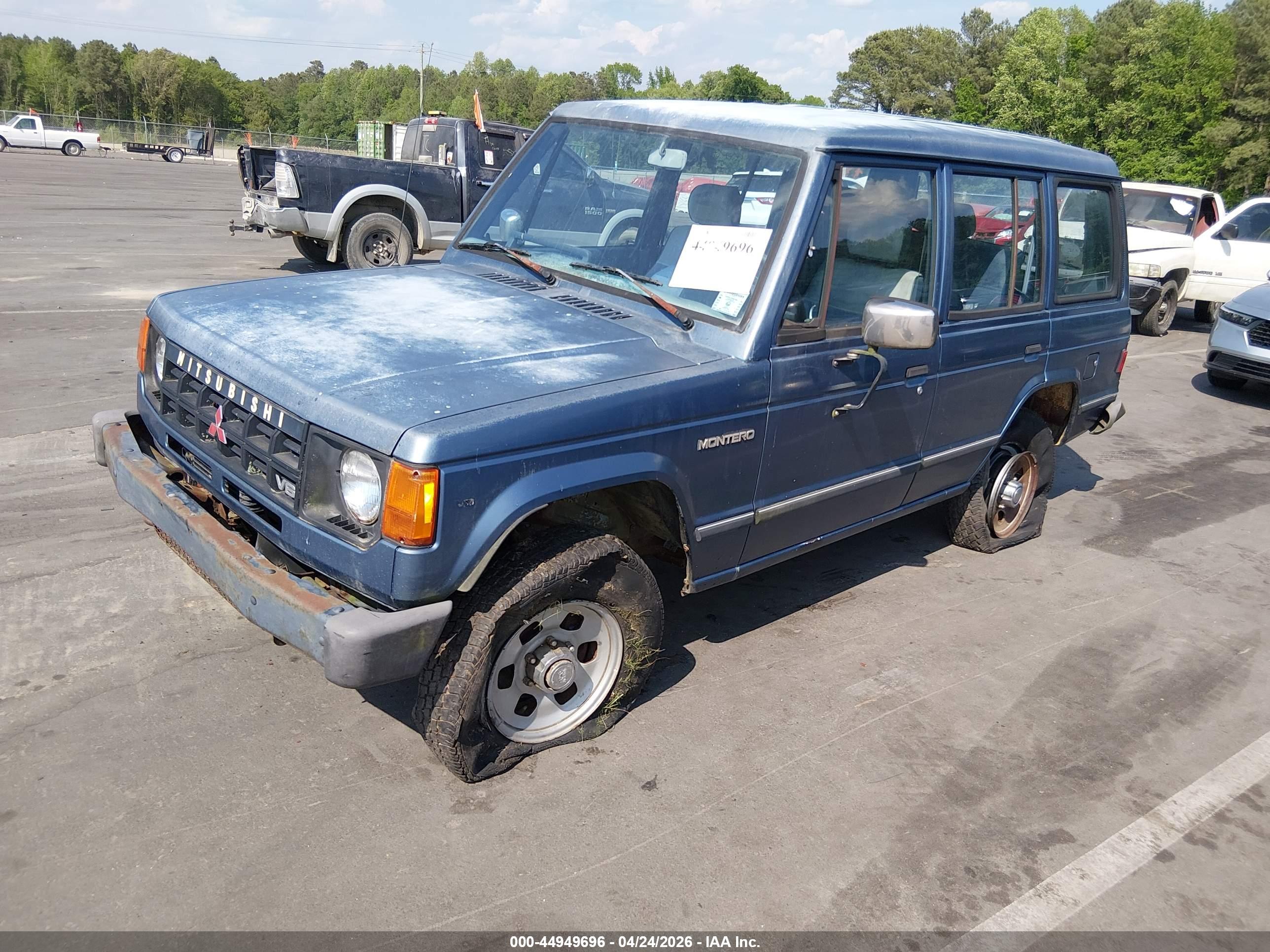 MITSUBISHI MONTERO image 2