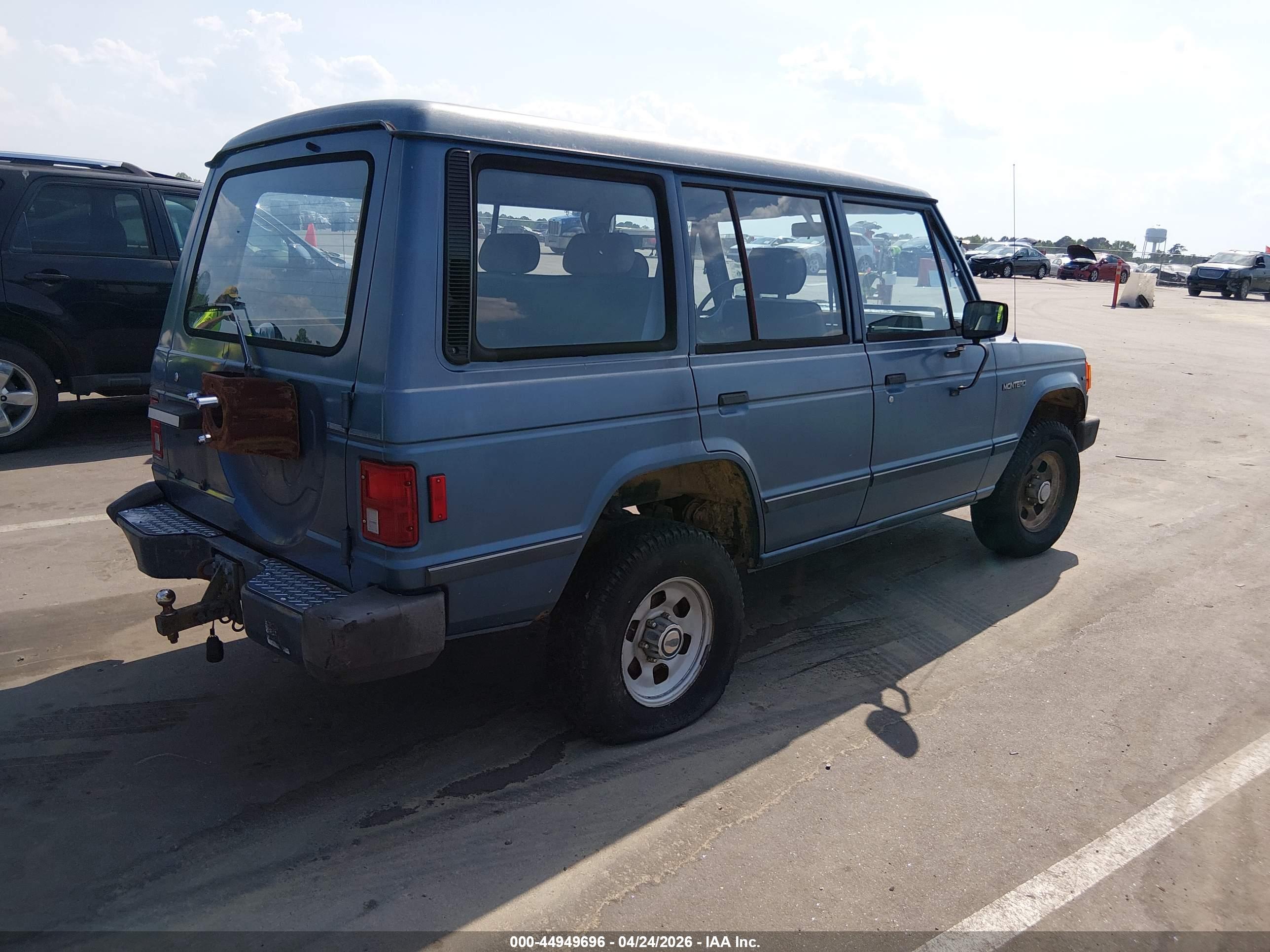 MITSUBISHI MONTERO image 4