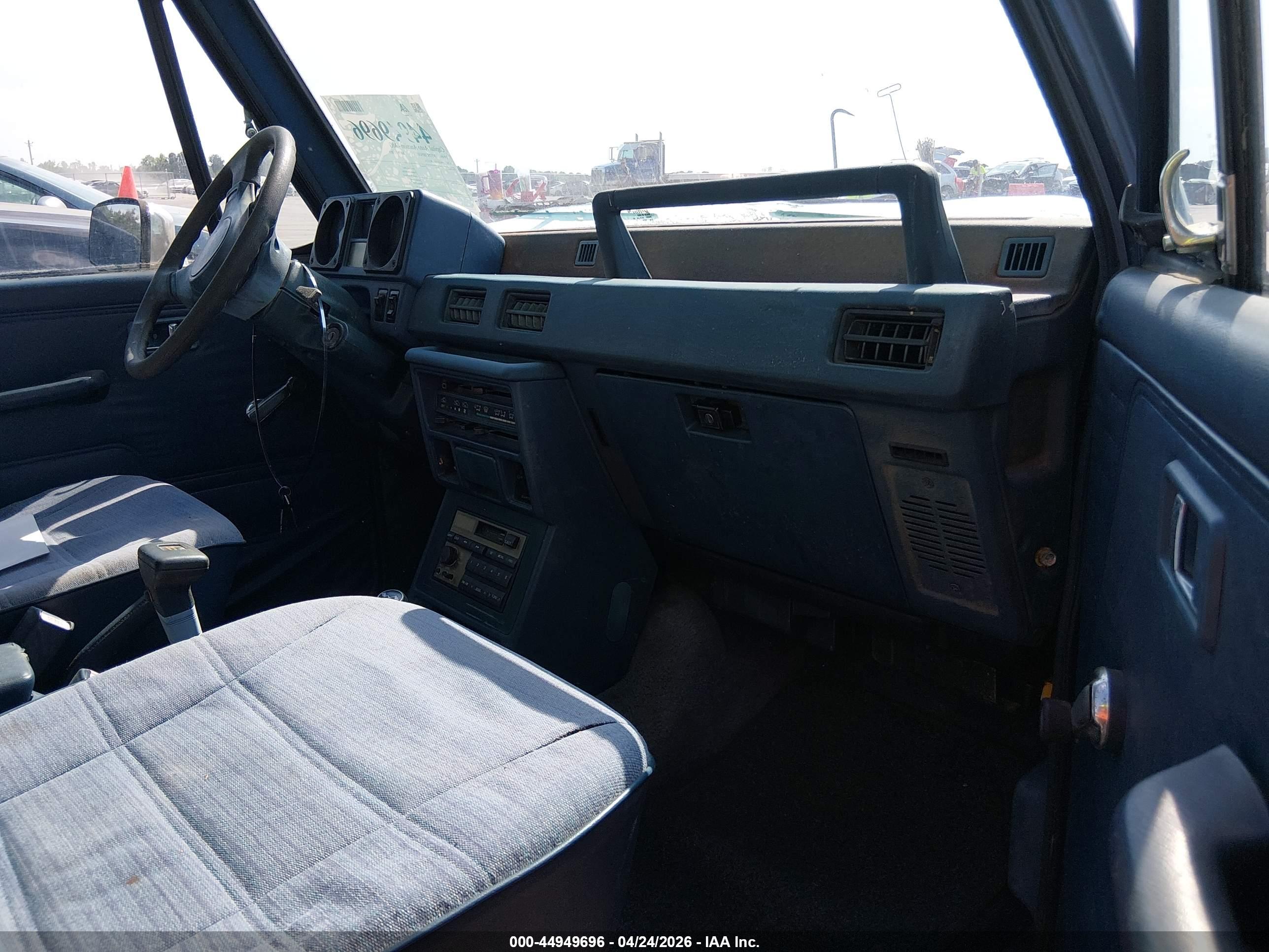 MITSUBISHI MONTERO image 5