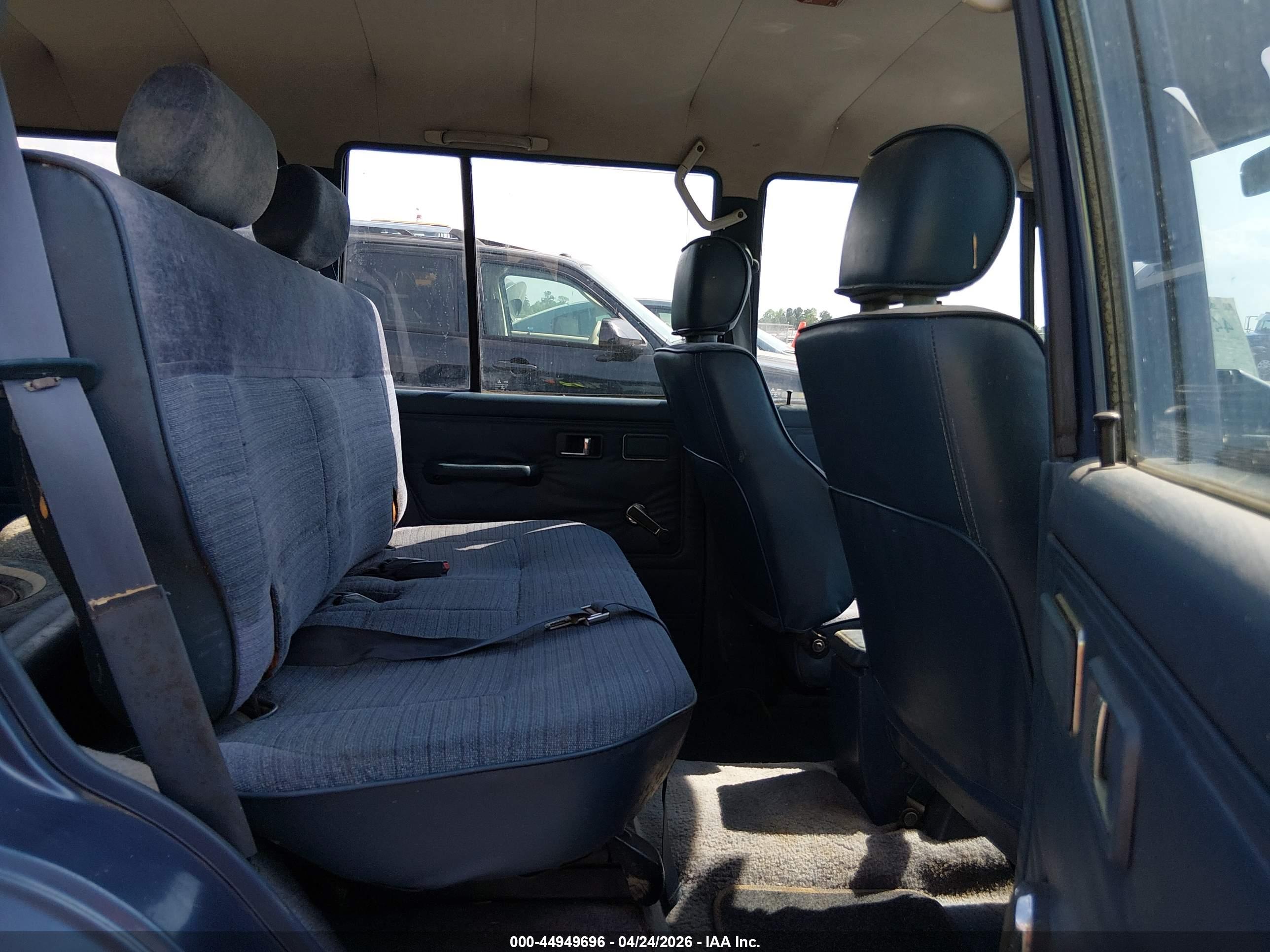 MITSUBISHI MONTERO image 8