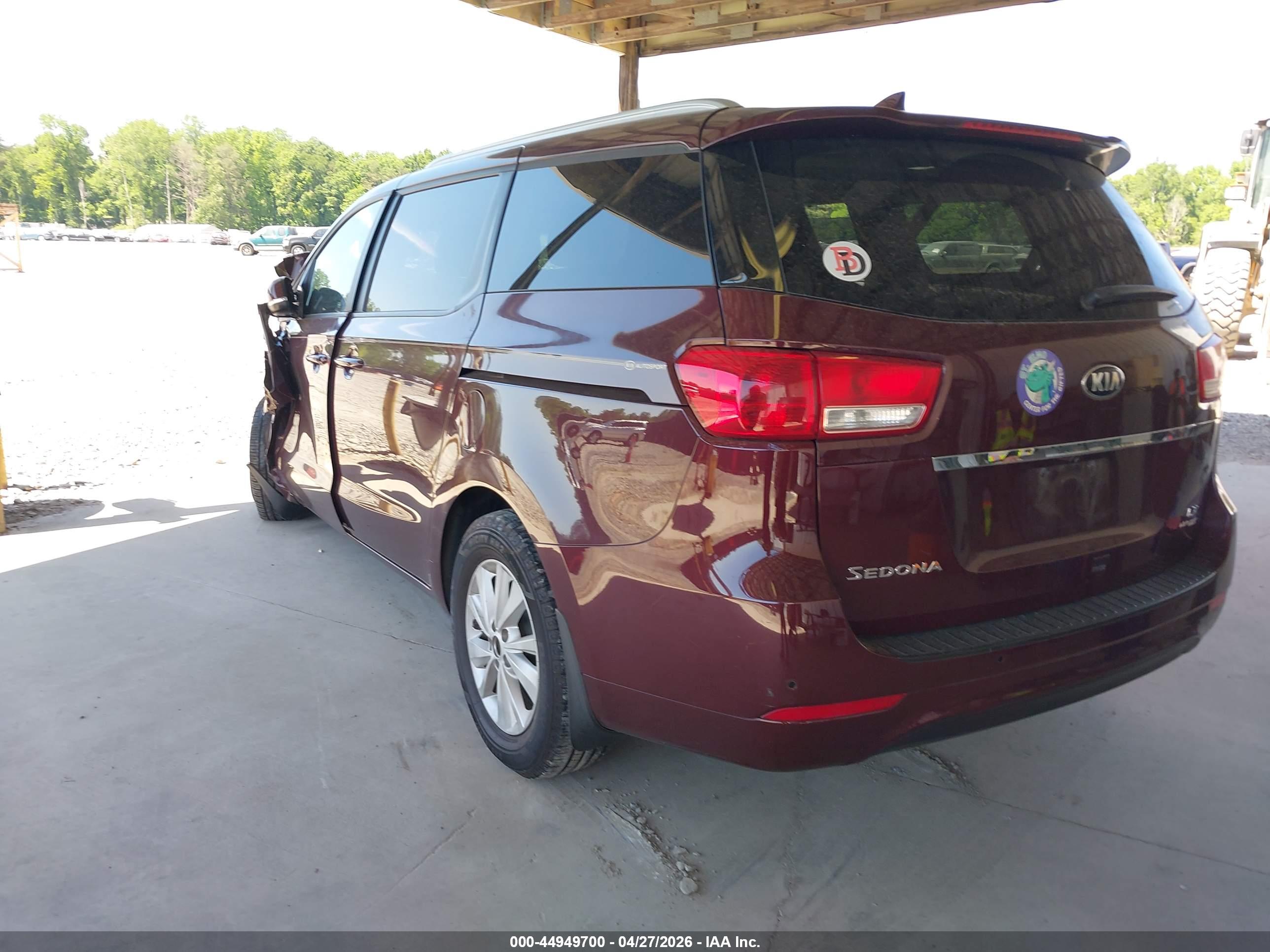 KIA SEDONA image 3