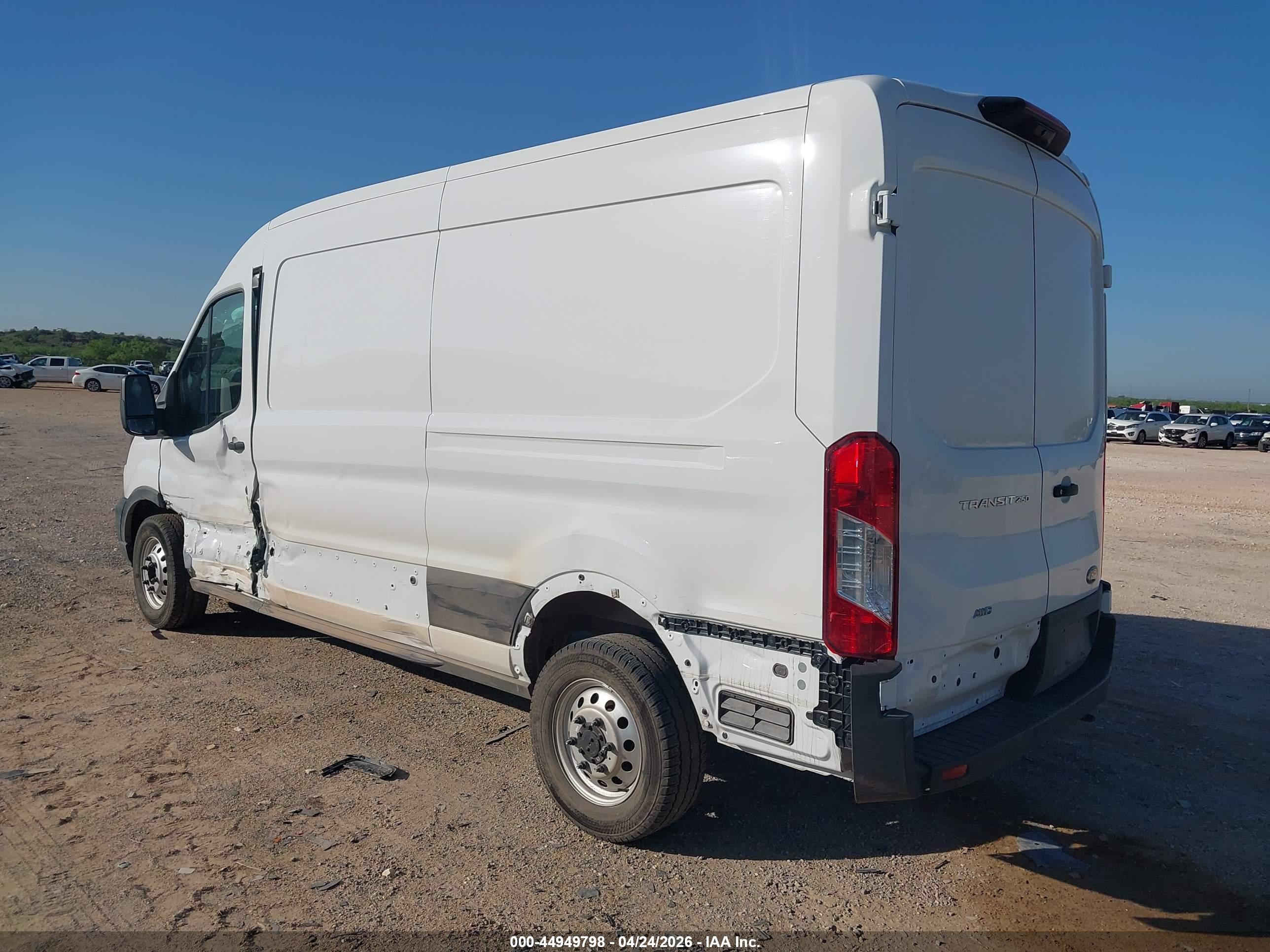FORD TRANSIT-250 image 3