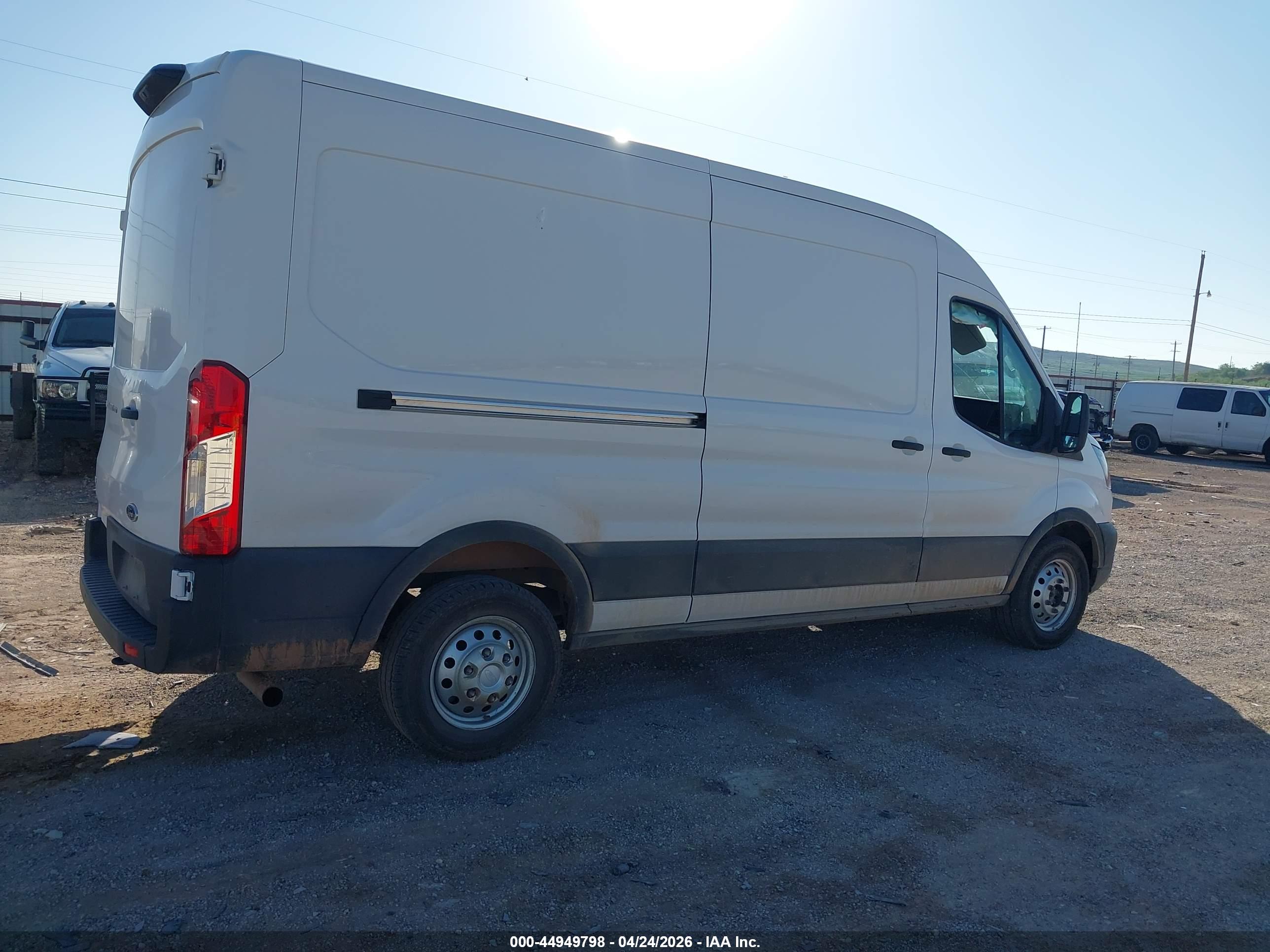 FORD TRANSIT-250 image 4