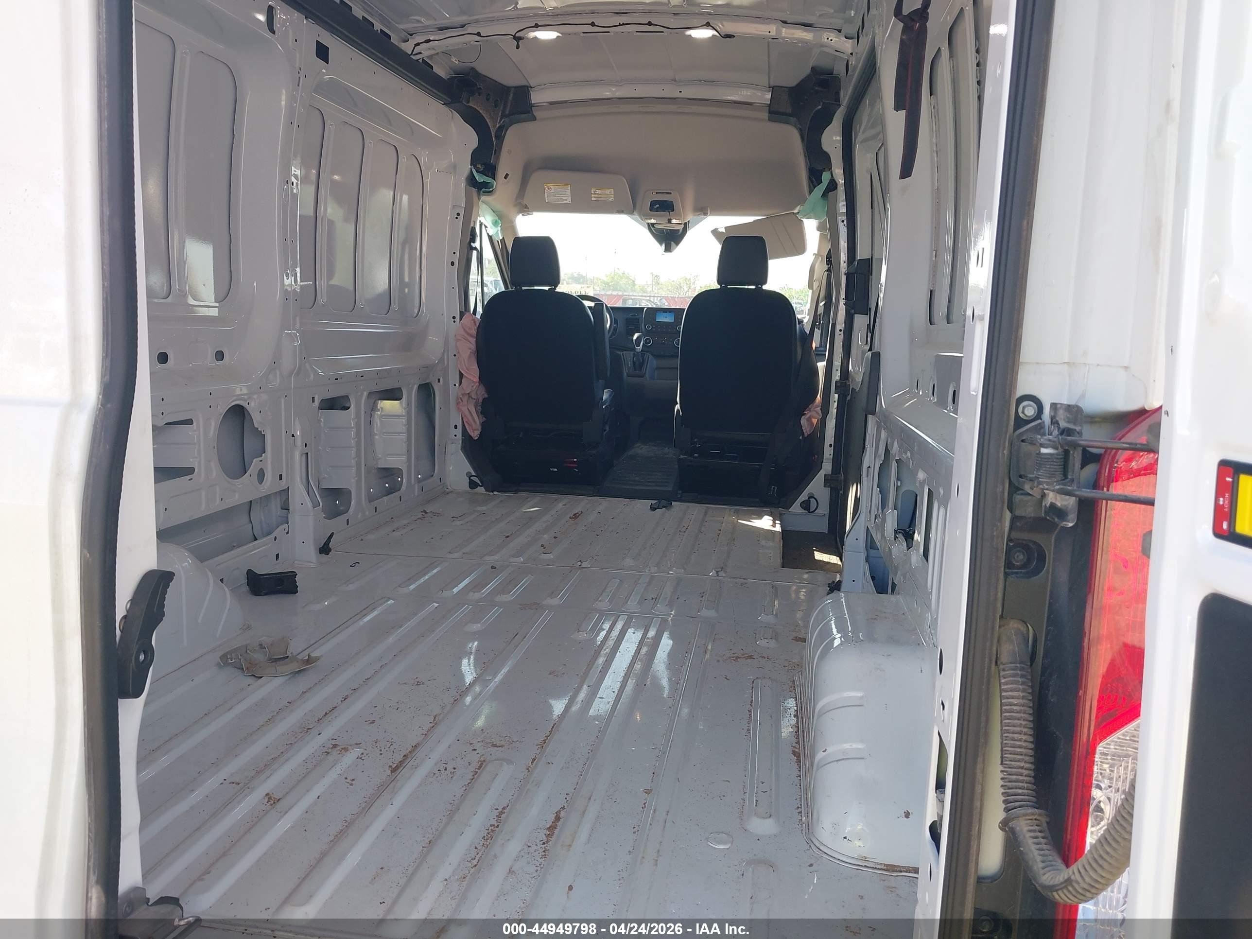FORD TRANSIT-250 image 8