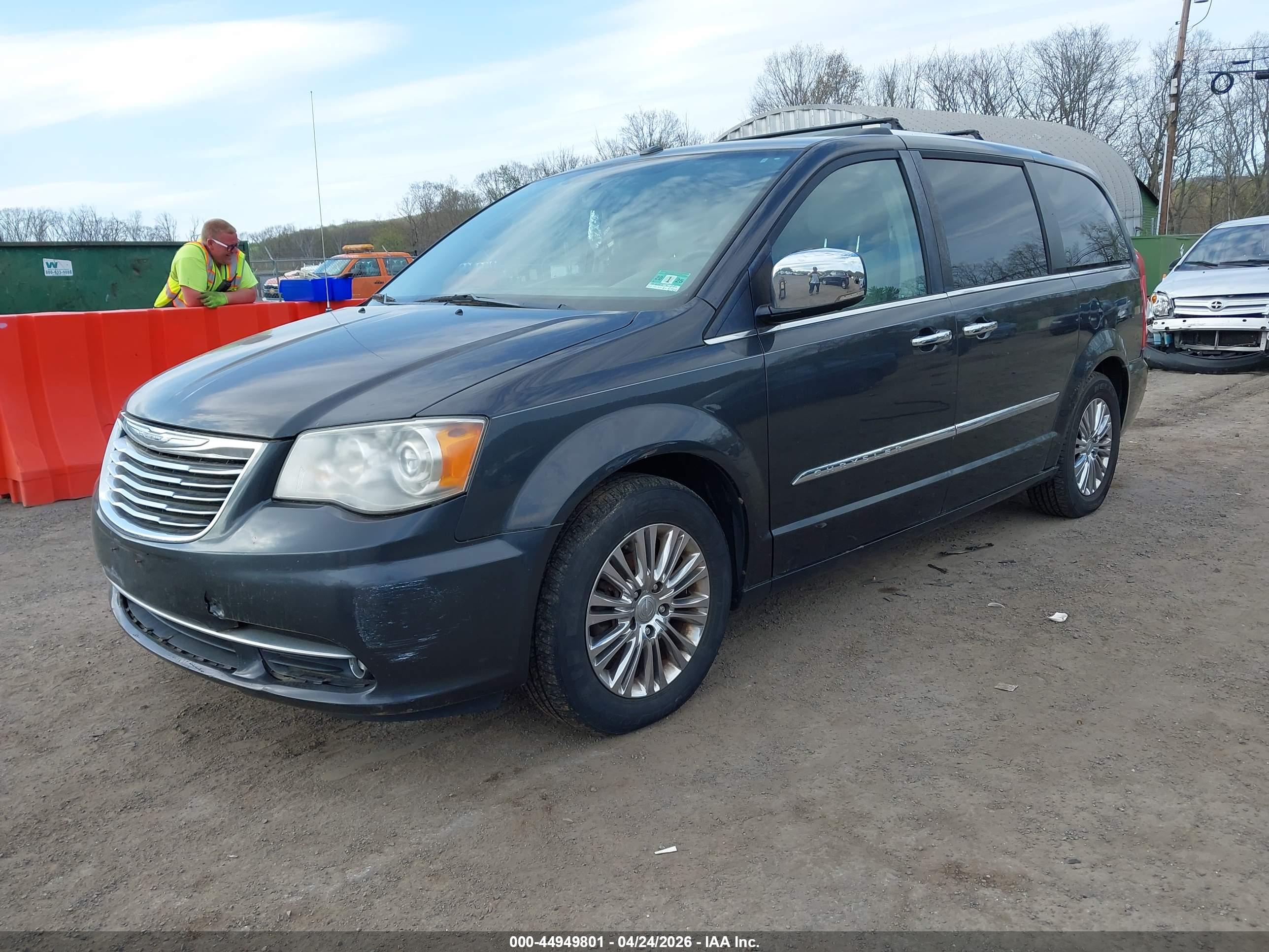 CHRYSLER TOWN image 2