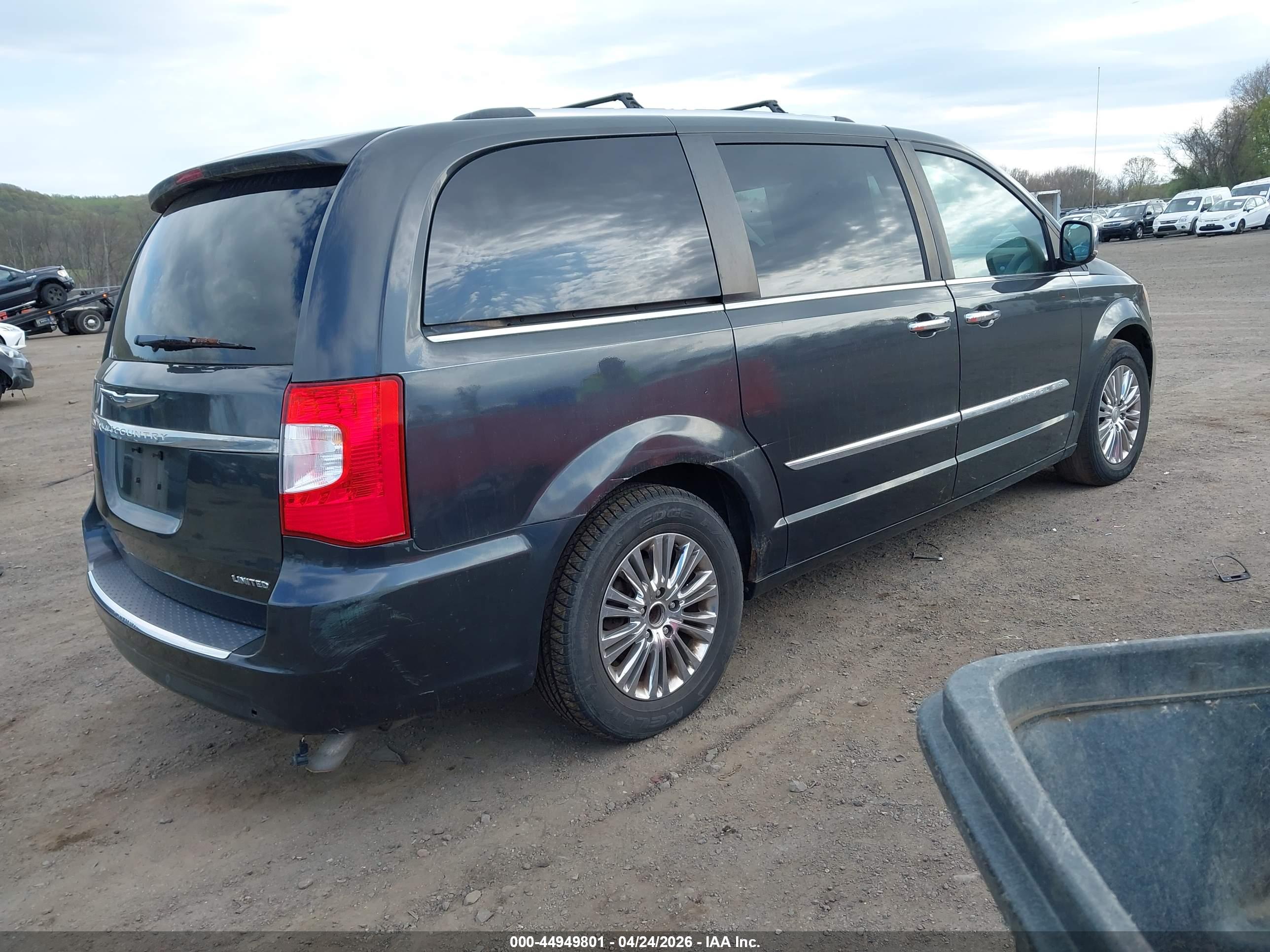 CHRYSLER TOWN image 4