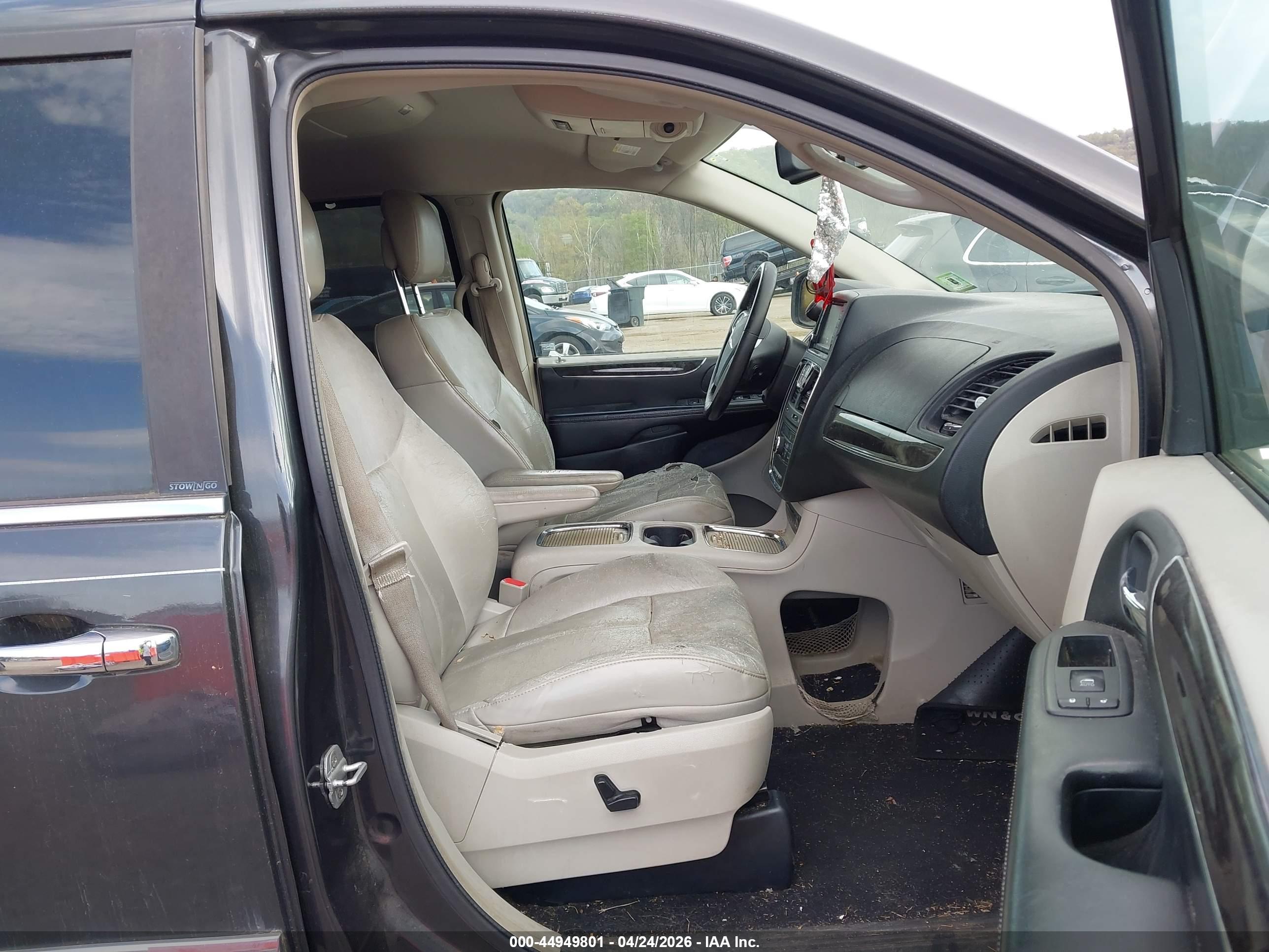 CHRYSLER TOWN image 5