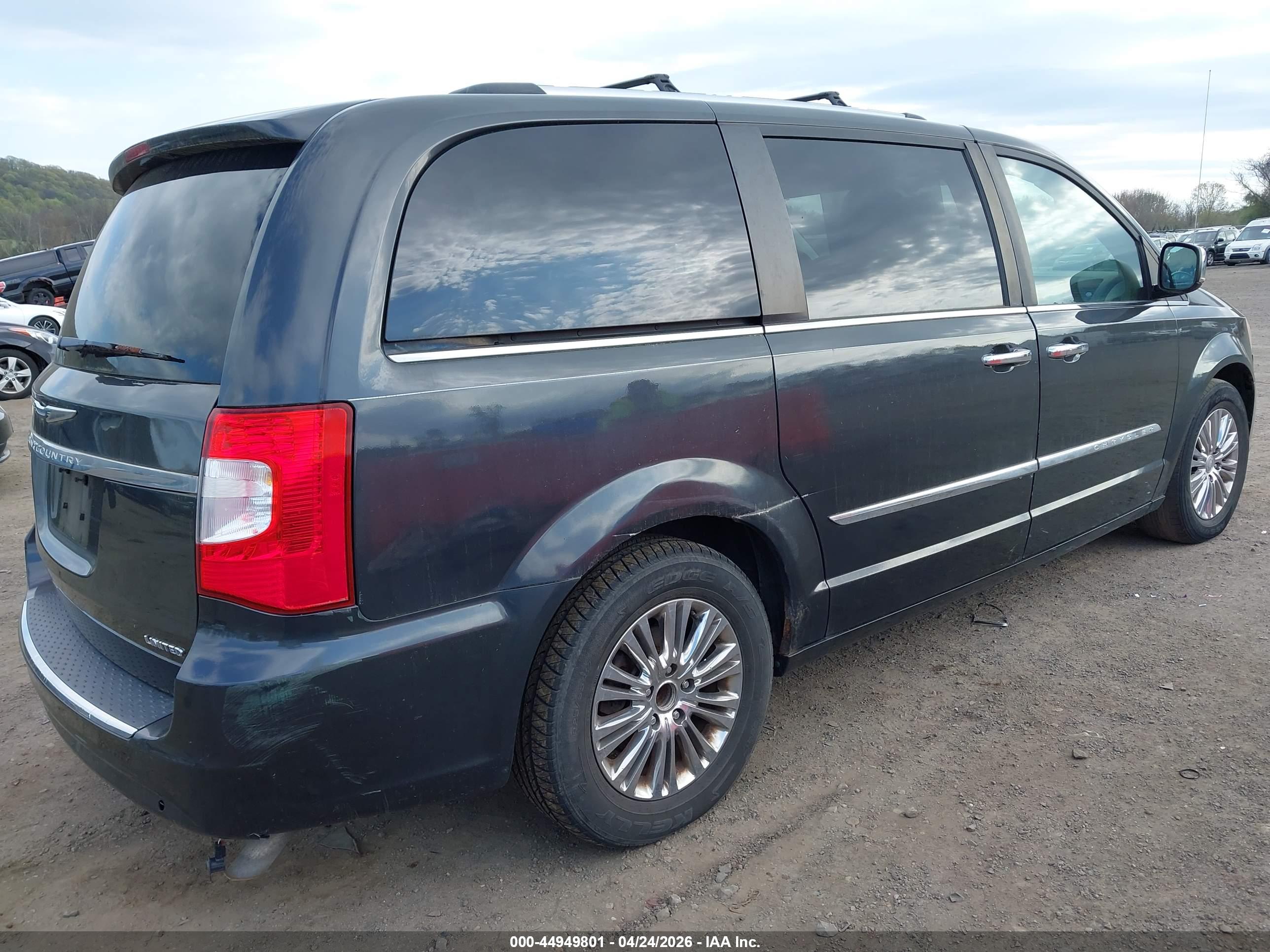 CHRYSLER TOWN image 6
