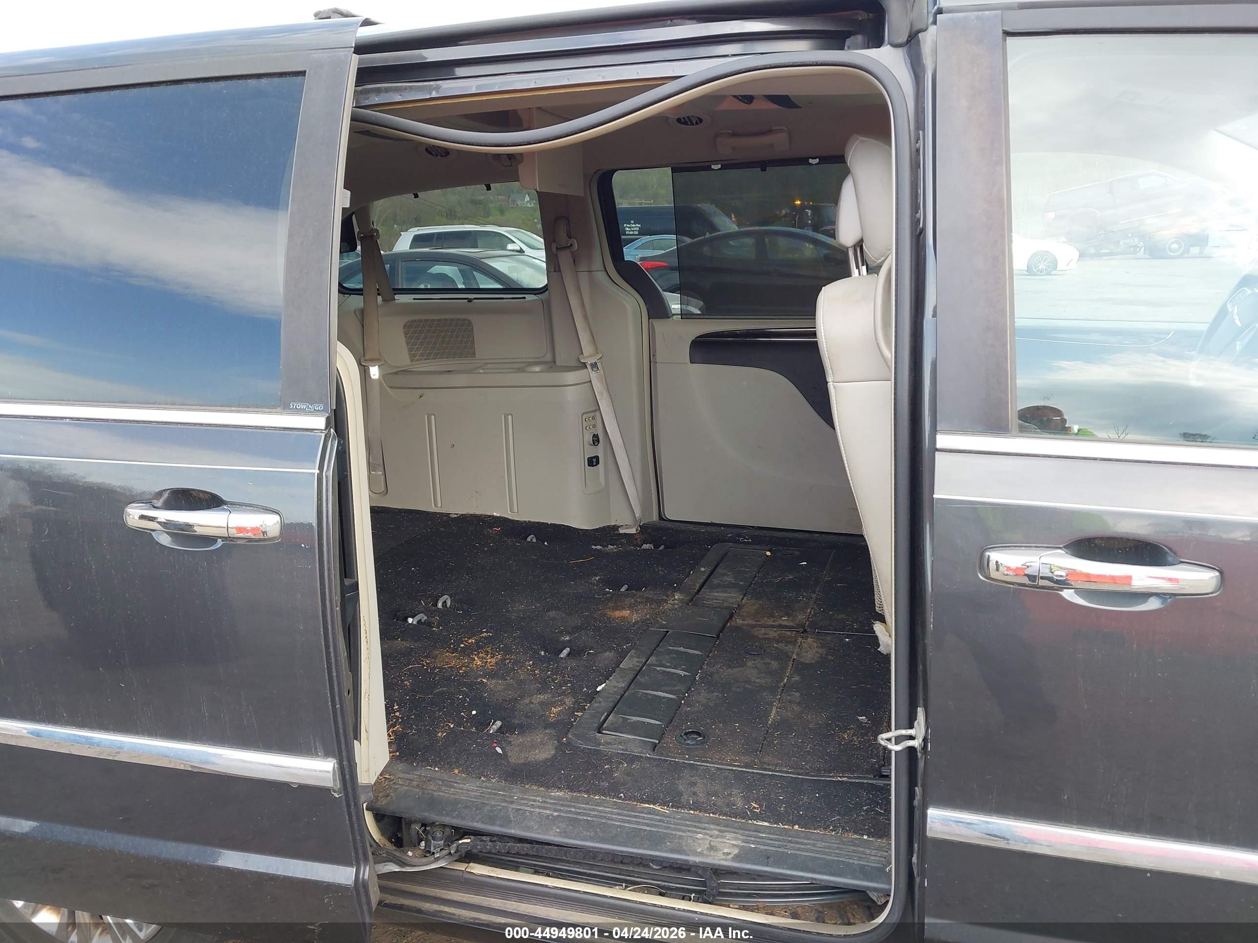 CHRYSLER TOWN image 8