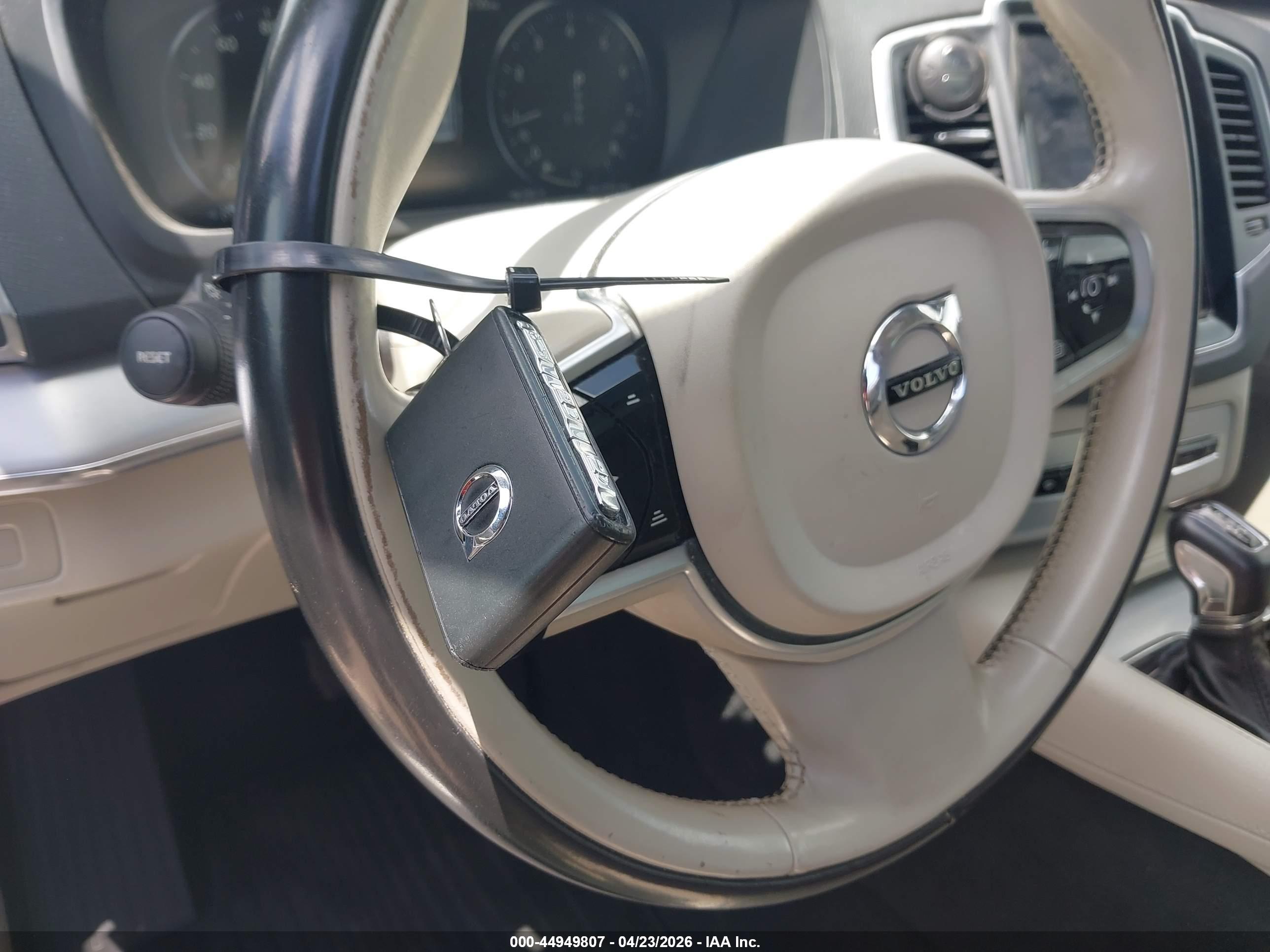 VOLVO XC90 image 11