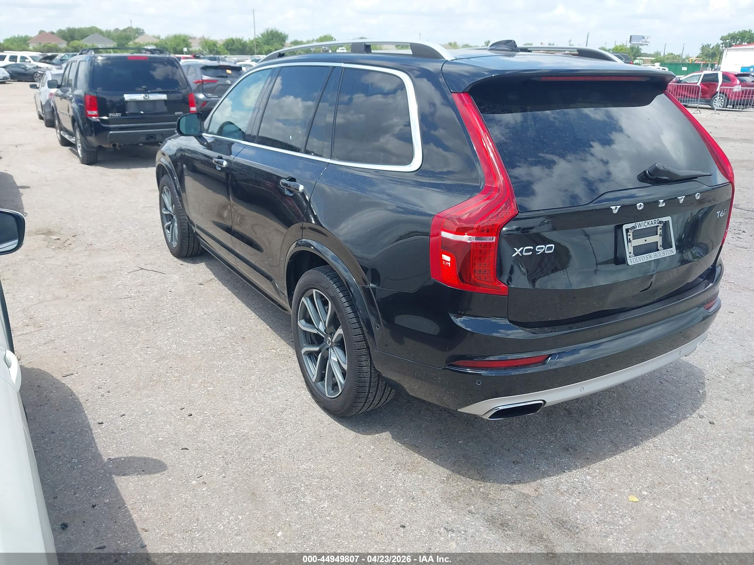 VOLVO XC90 image 3
