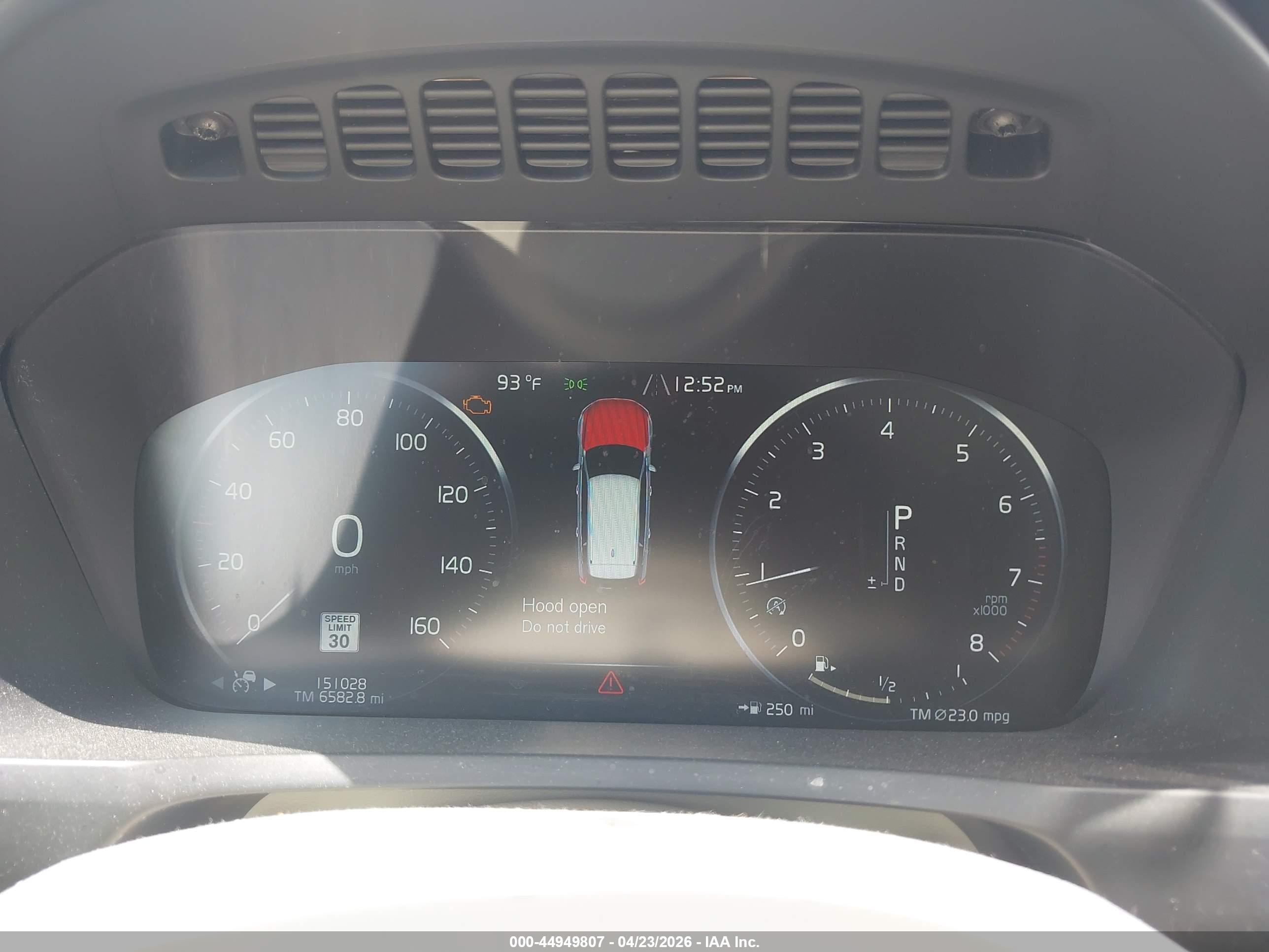 VOLVO XC90 image 7