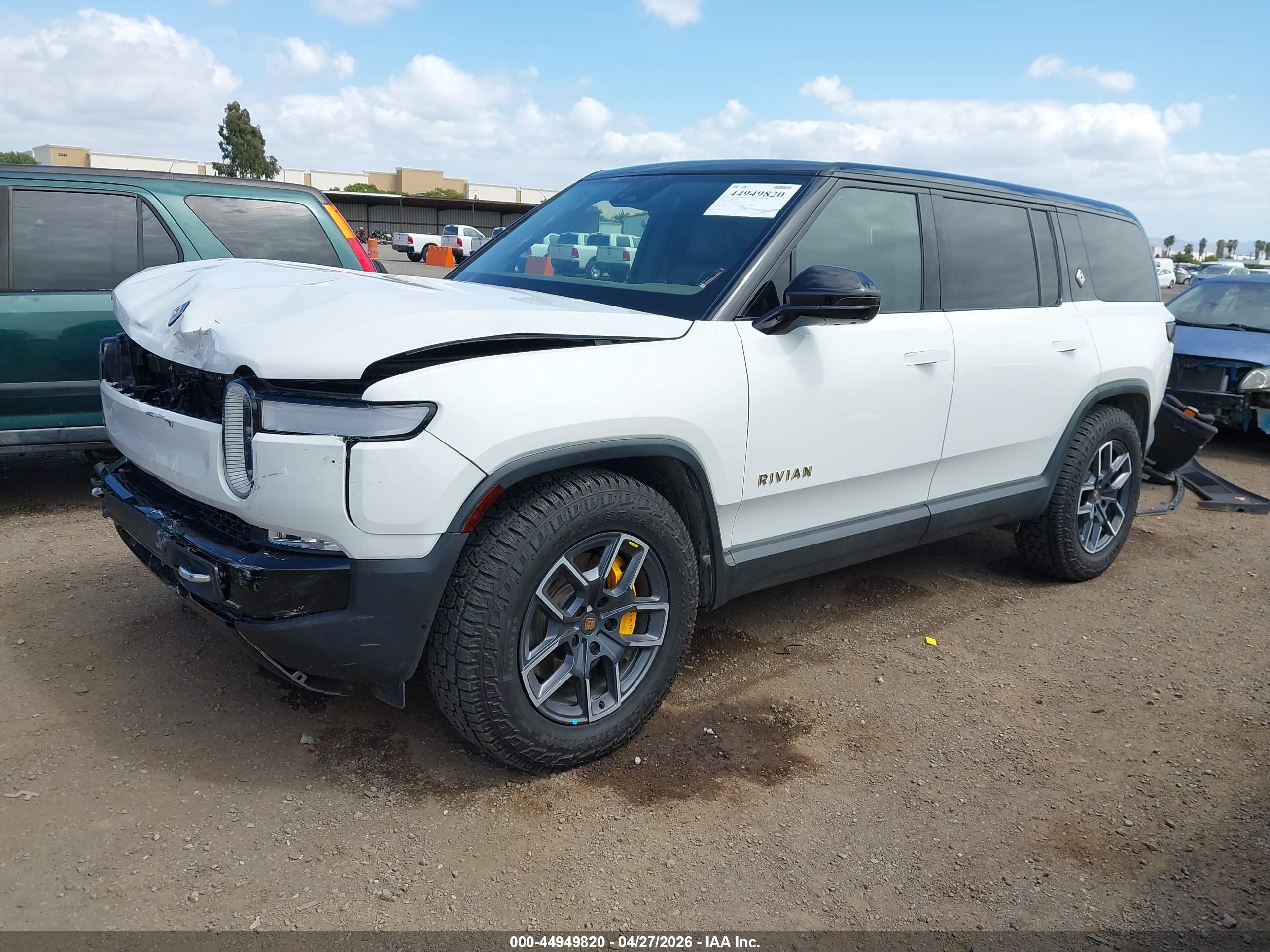 RIVIAN R1S image 2