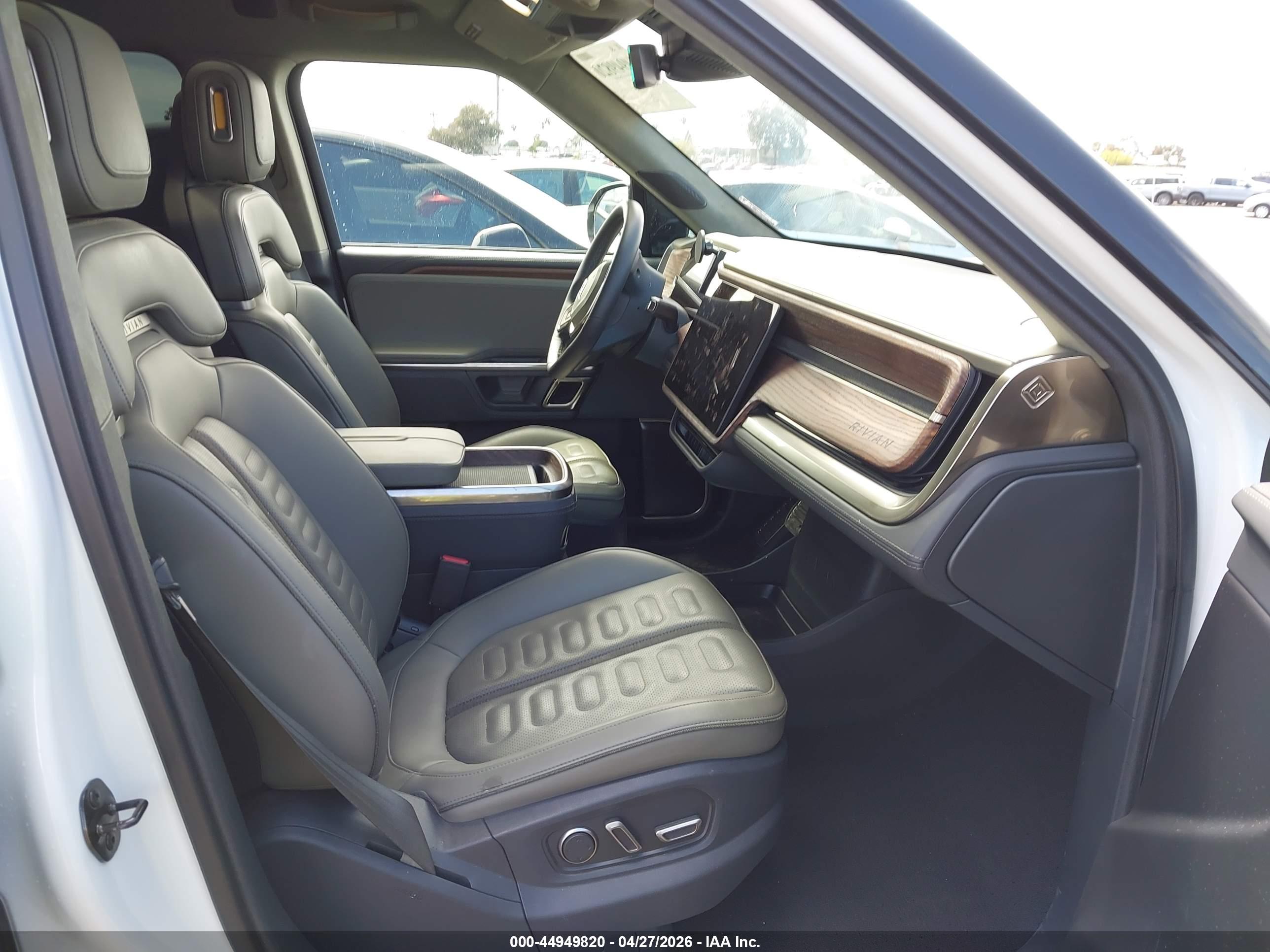 RIVIAN R1S image 5