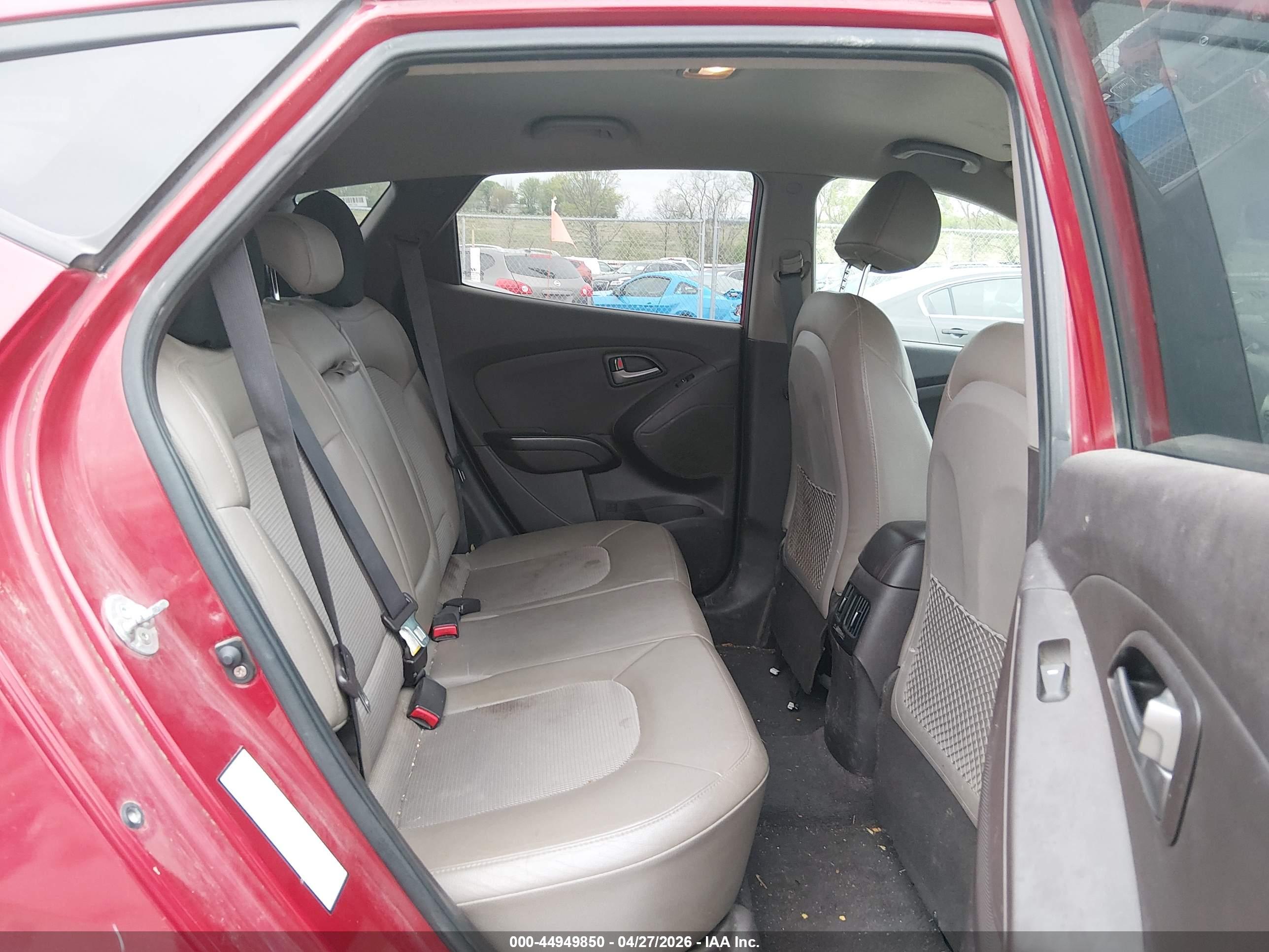 HYUNDAI TUCSON image 8