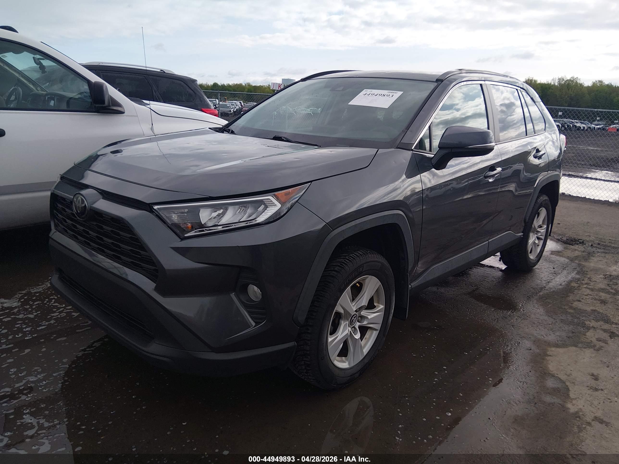 TOYOTA RAV4 image 2