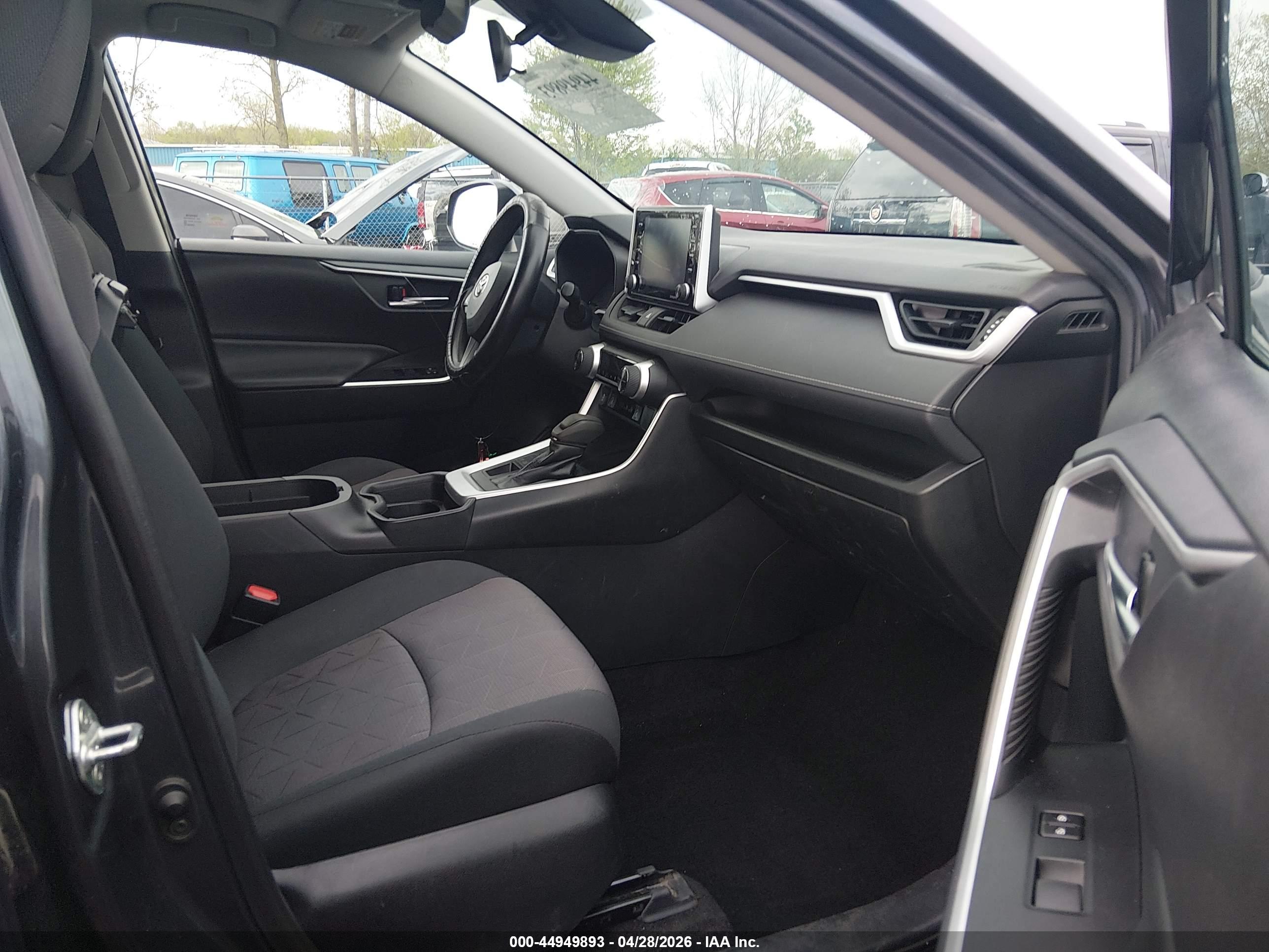 TOYOTA RAV4 image 5