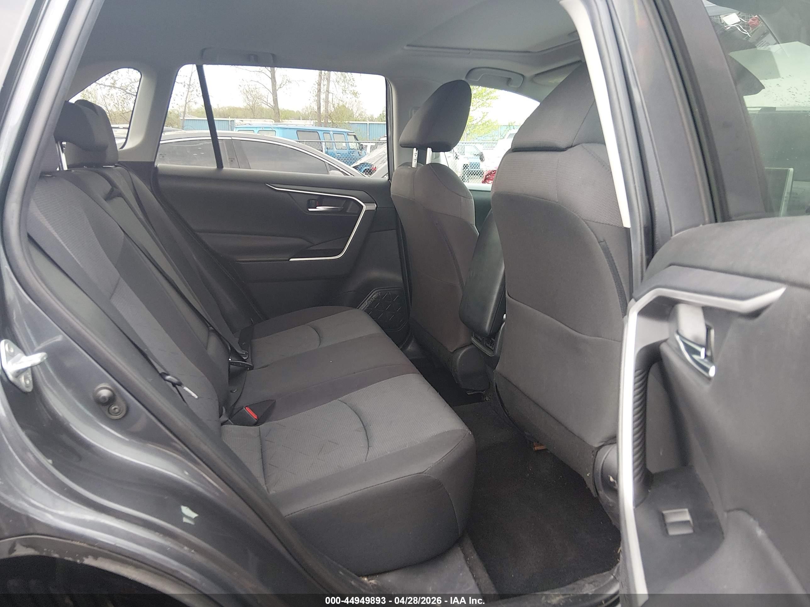 TOYOTA RAV4 image 8