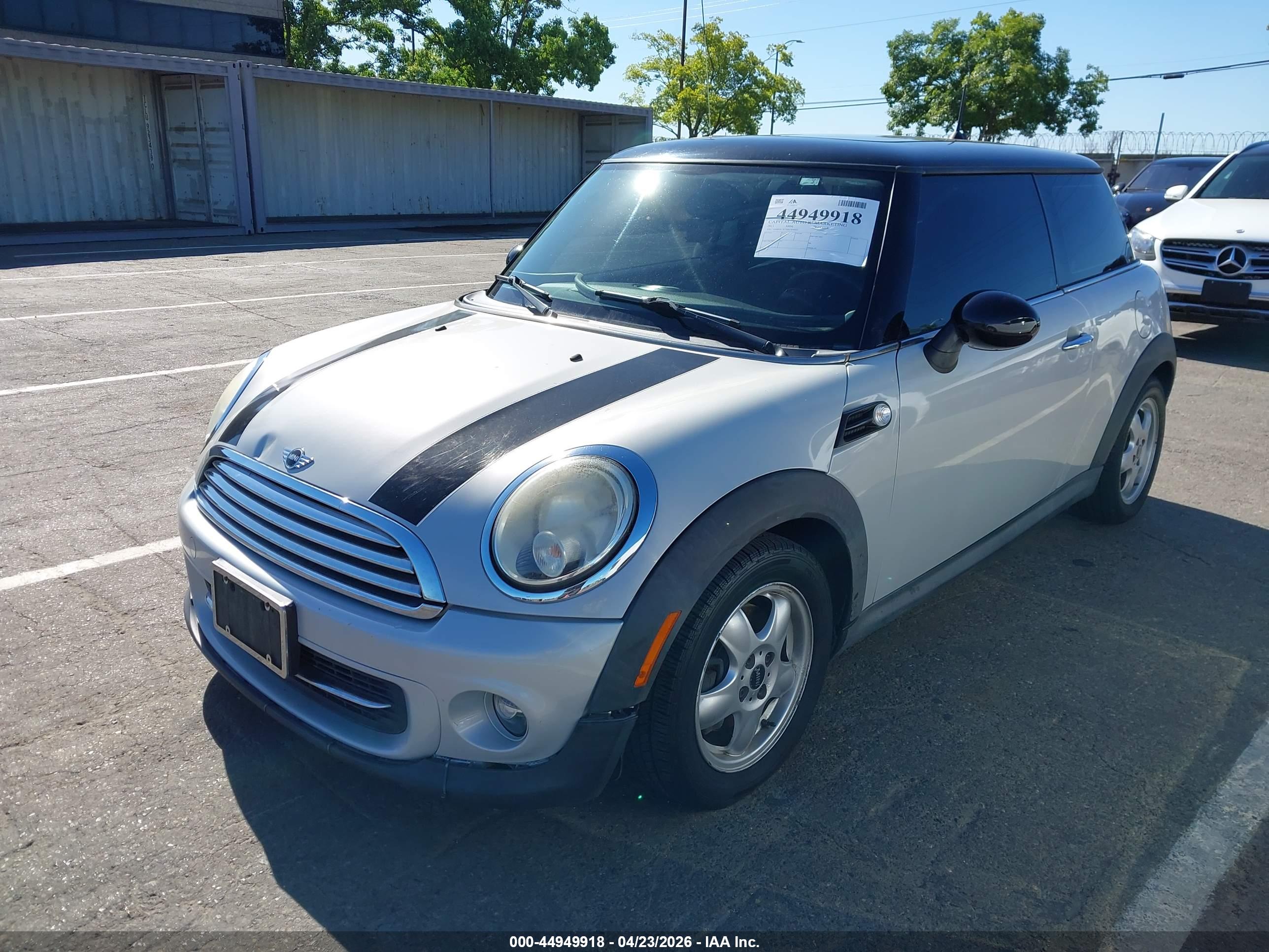 MINI COOPER image 2