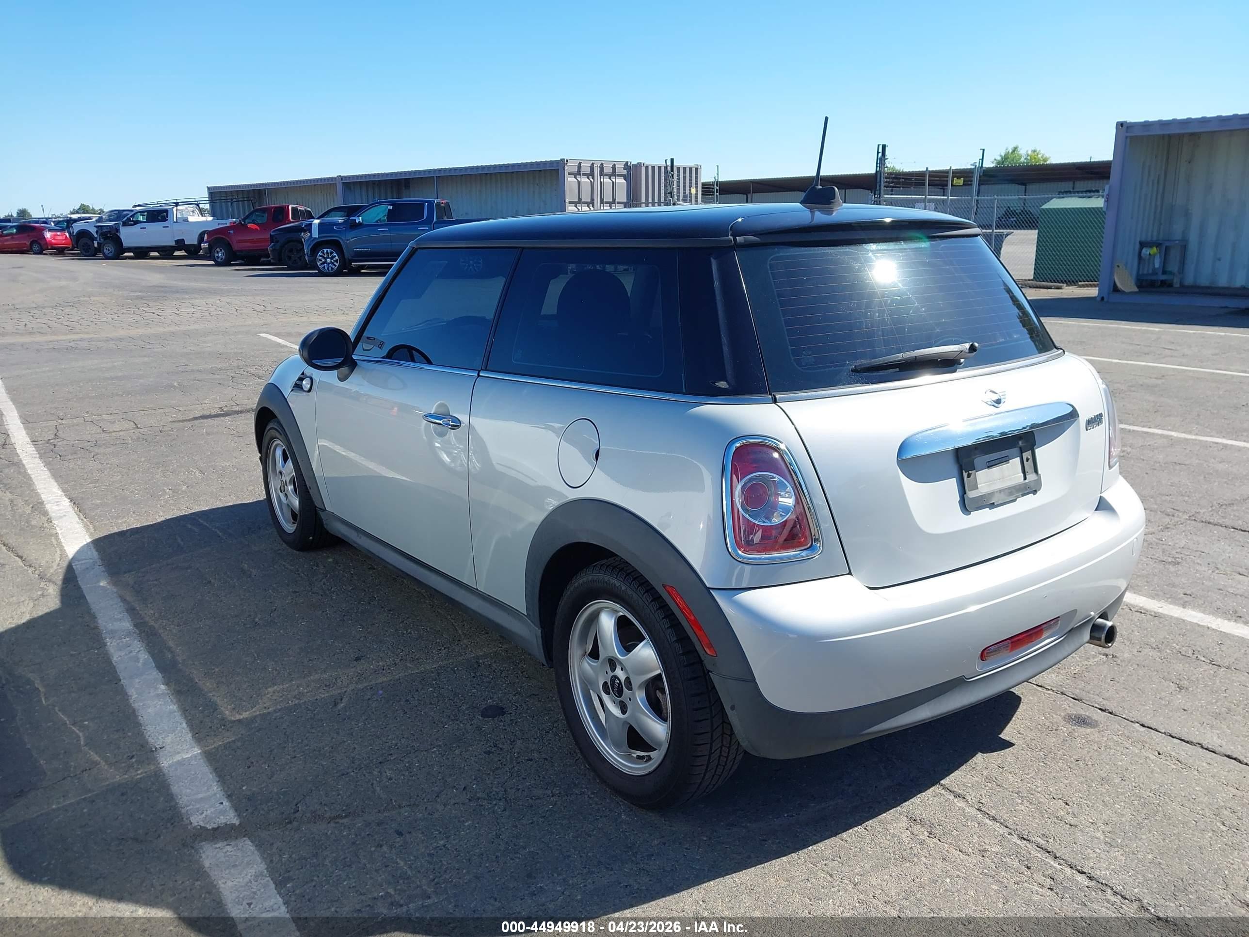 MINI COOPER image 3