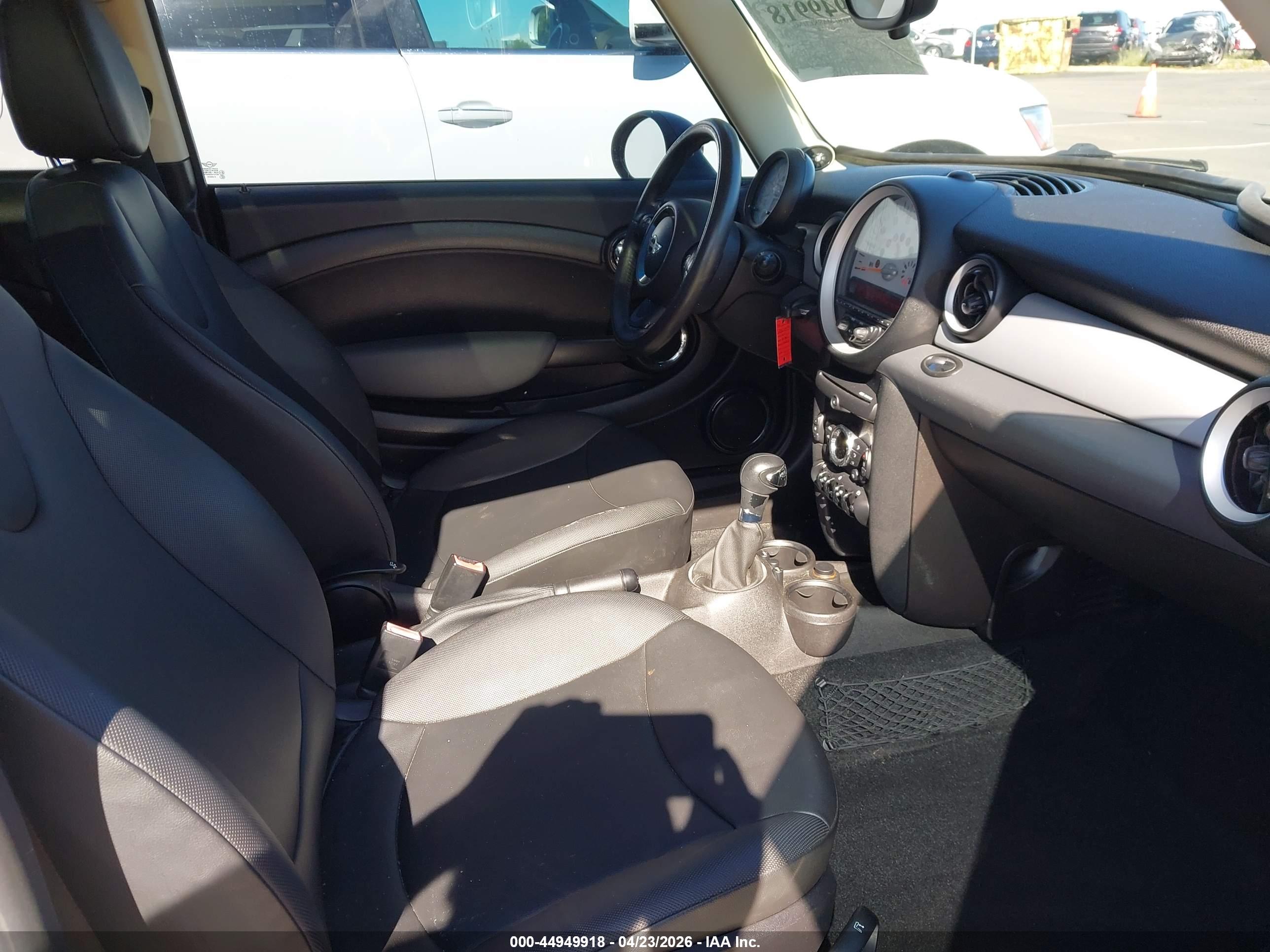 MINI COOPER image 5