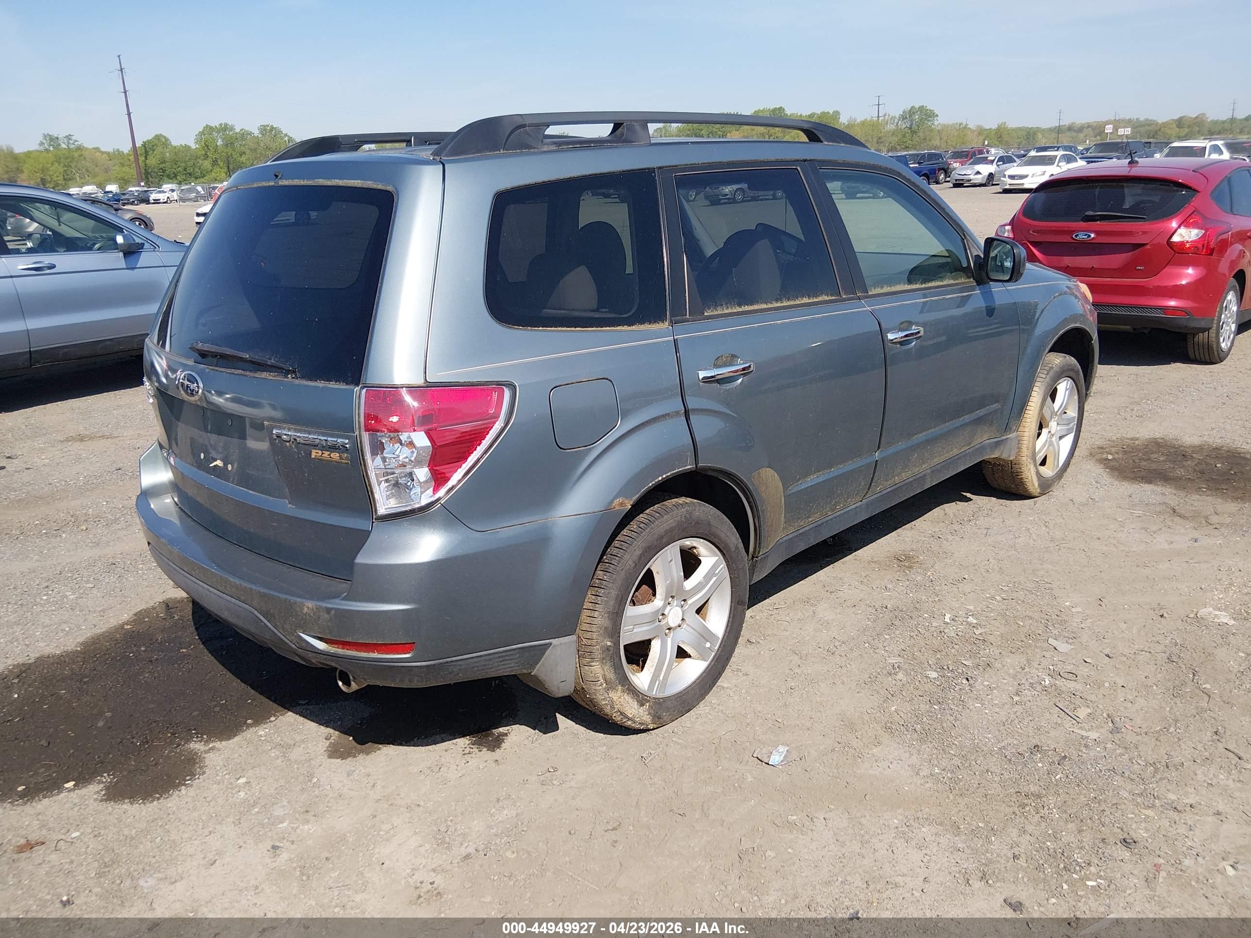 SUBARU FORESTER image 4