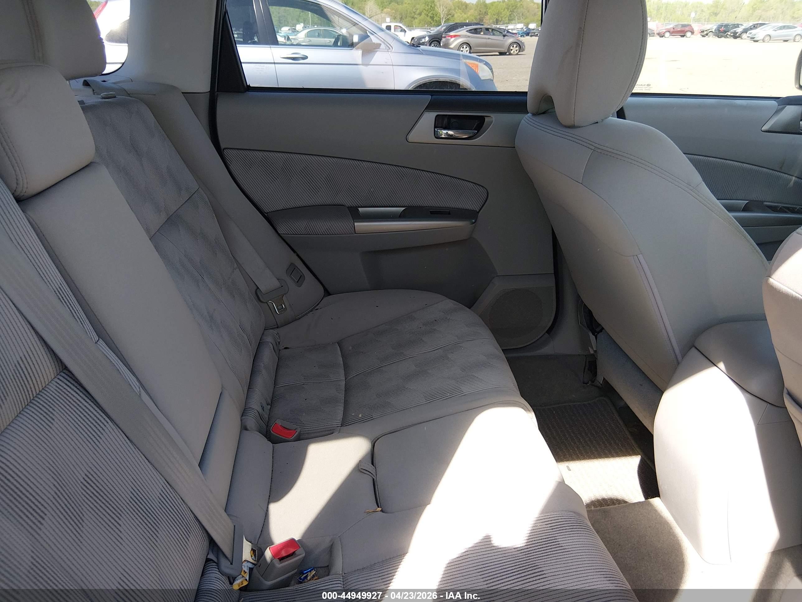 SUBARU FORESTER image 8