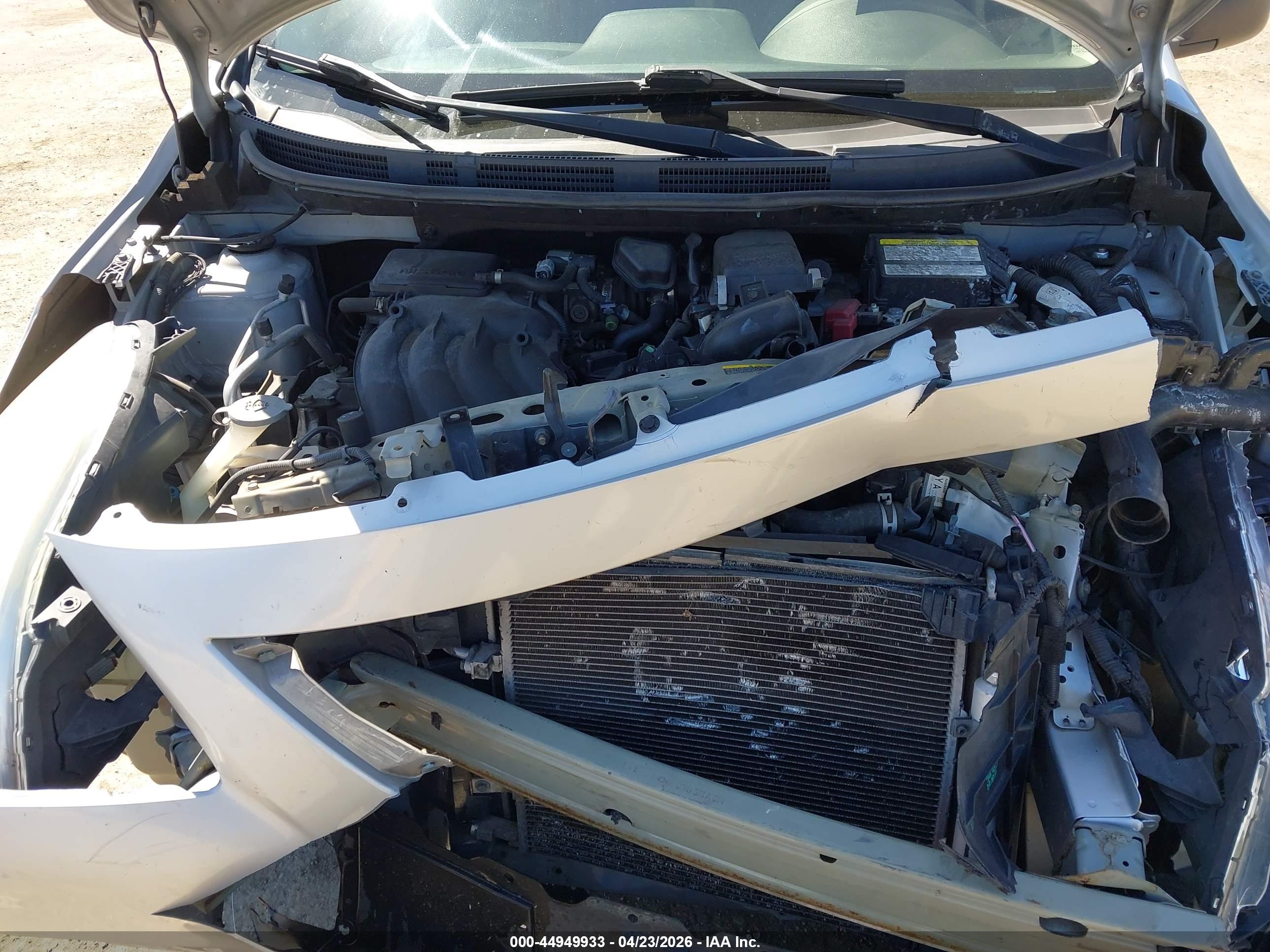 NISSAN VERSA image 10