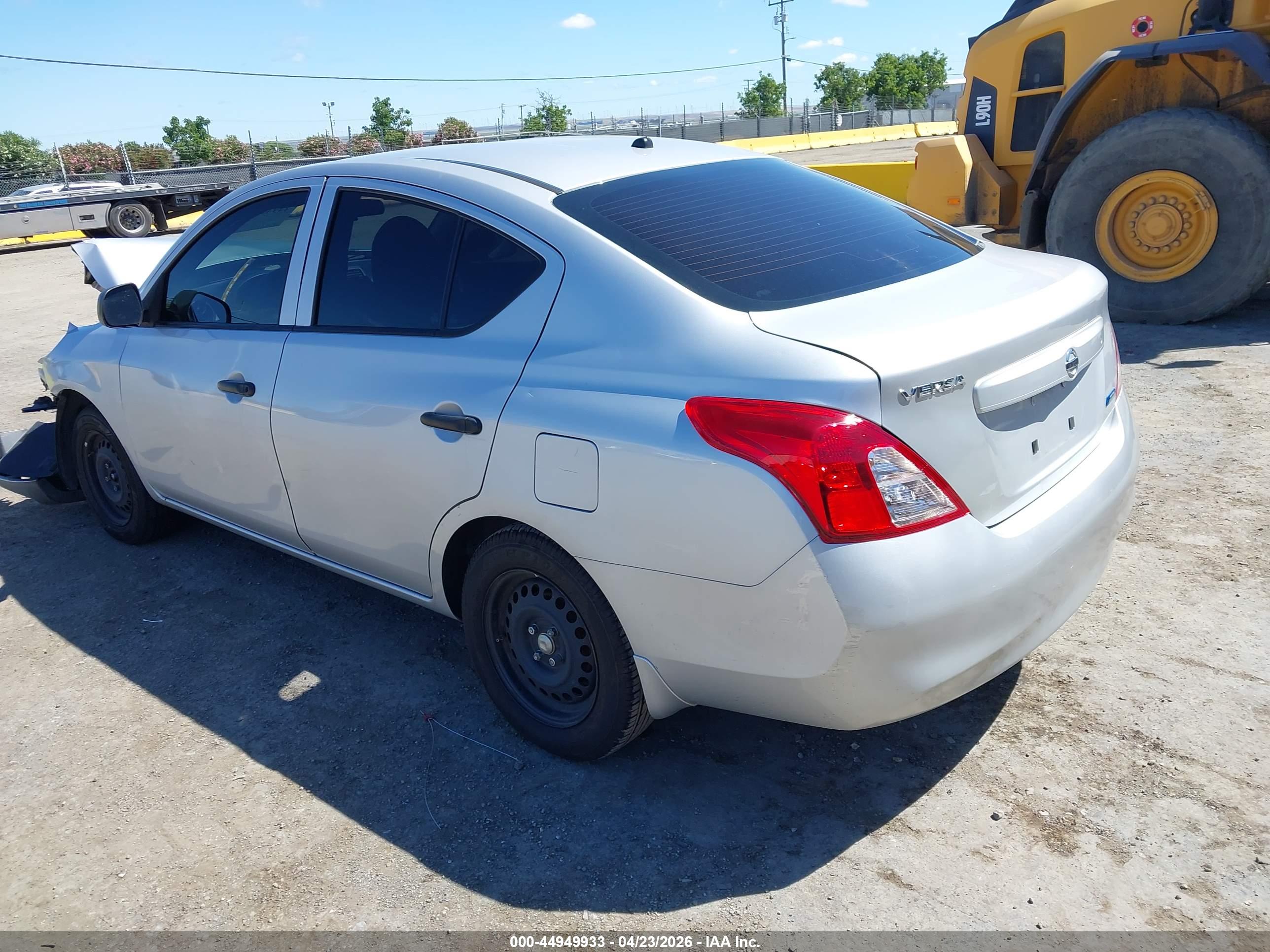 NISSAN VERSA image 3