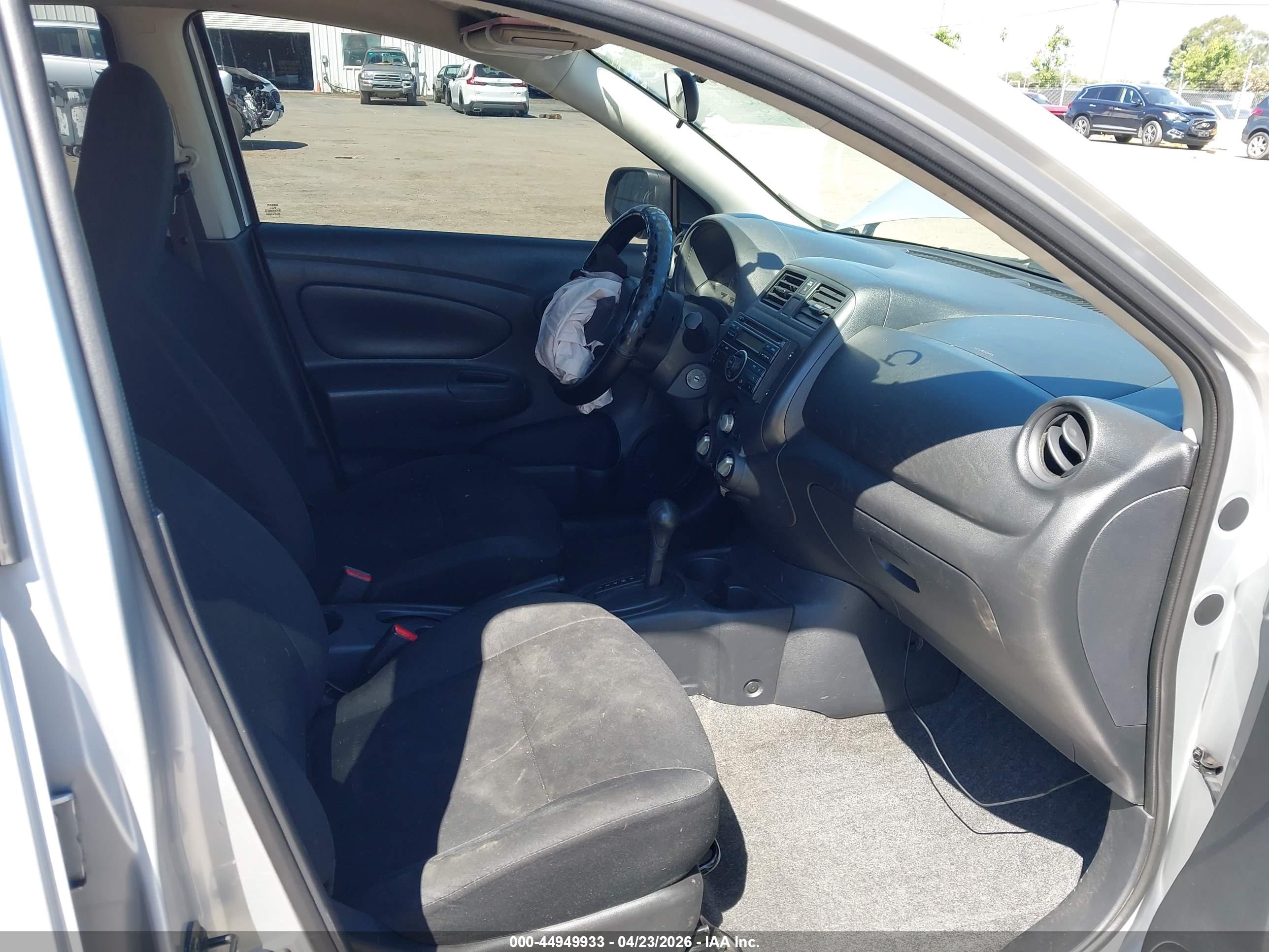 NISSAN VERSA image 5