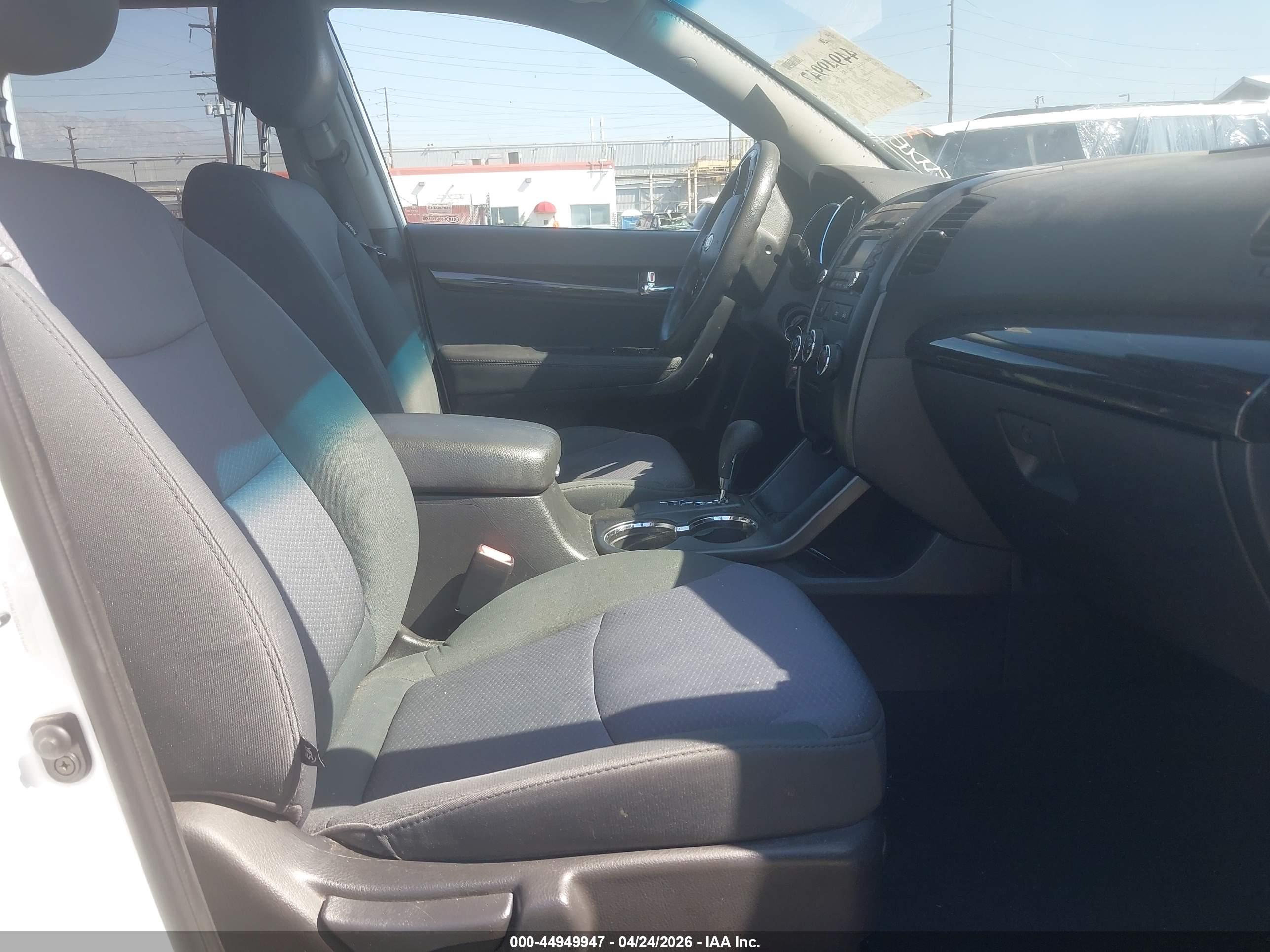 KIA SORENTO image 5