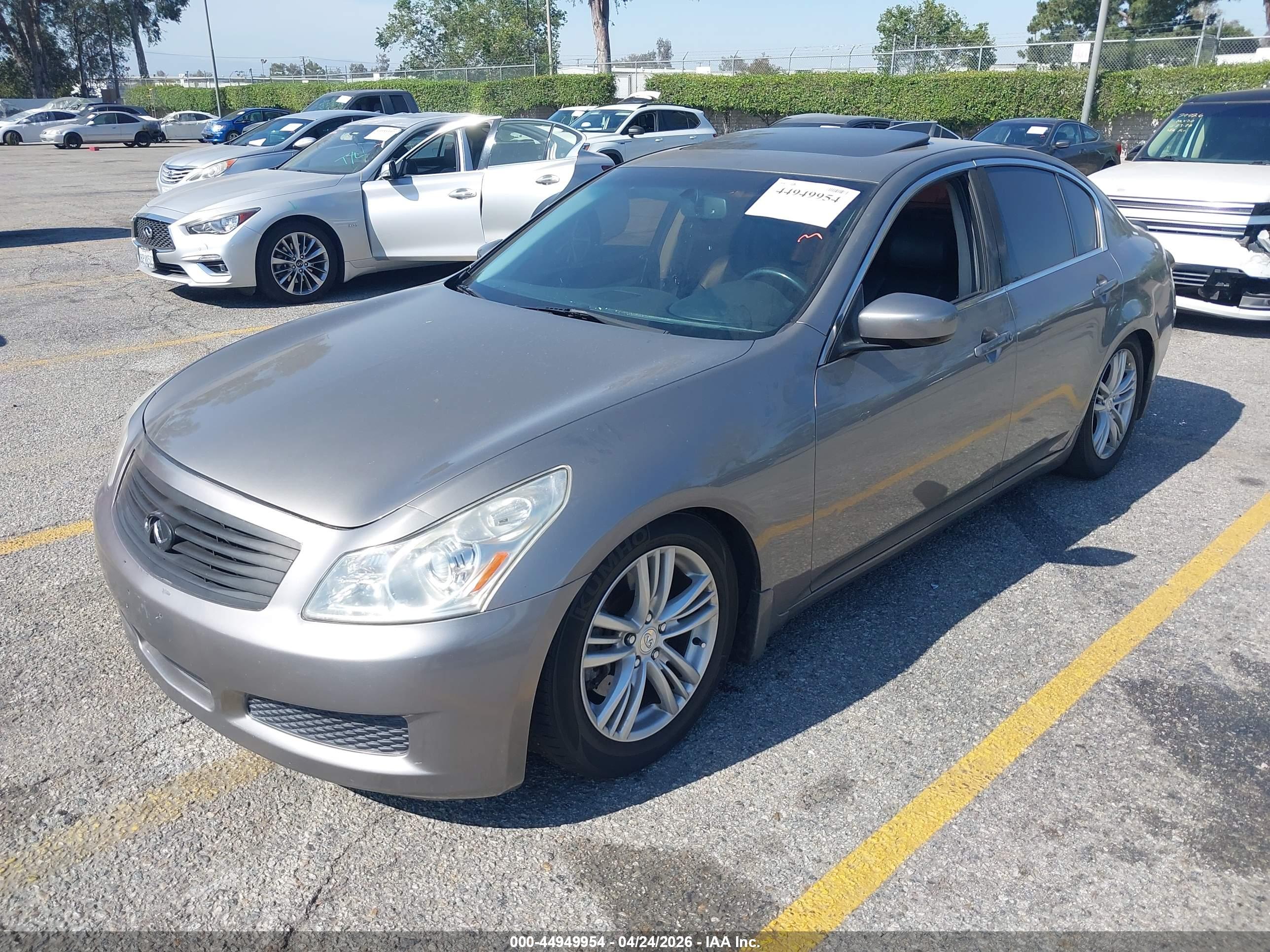 INFINITI G37 image 2
