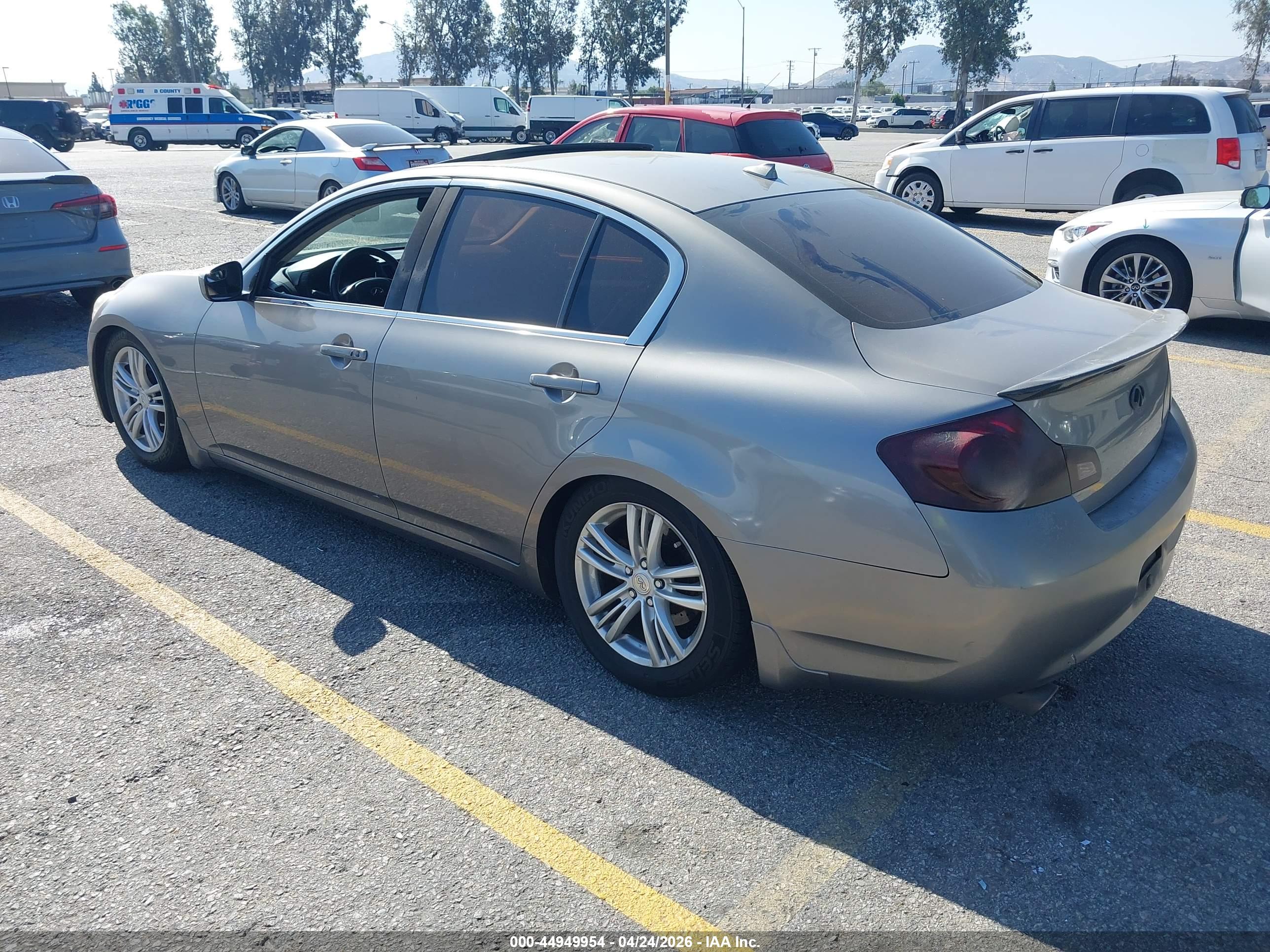 INFINITI G37 image 3