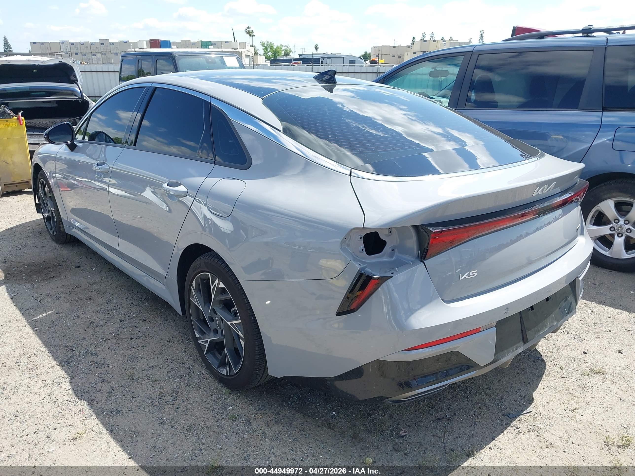 KIA K5 image 3