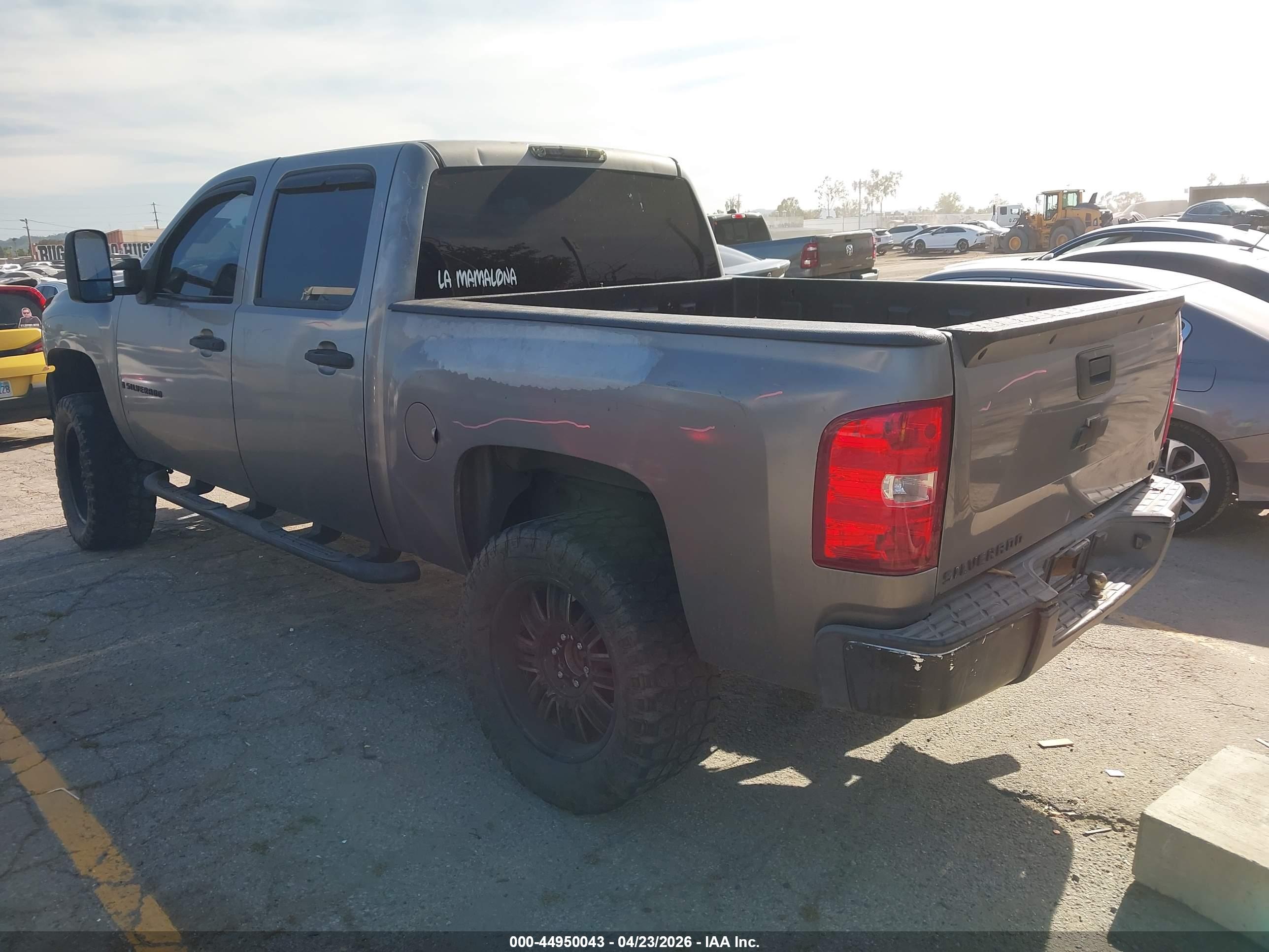 CHEVROLET SILVERADO image 3