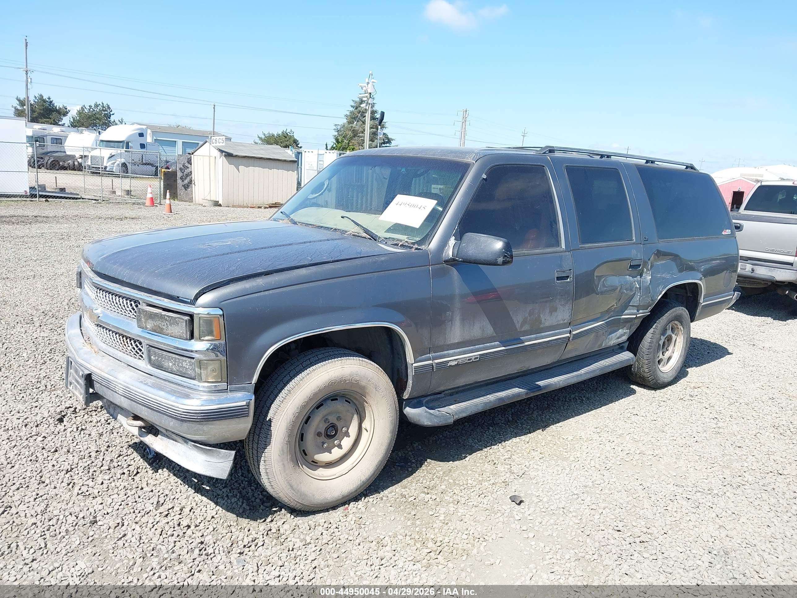 CHEVROLET SUBURBAN image 2