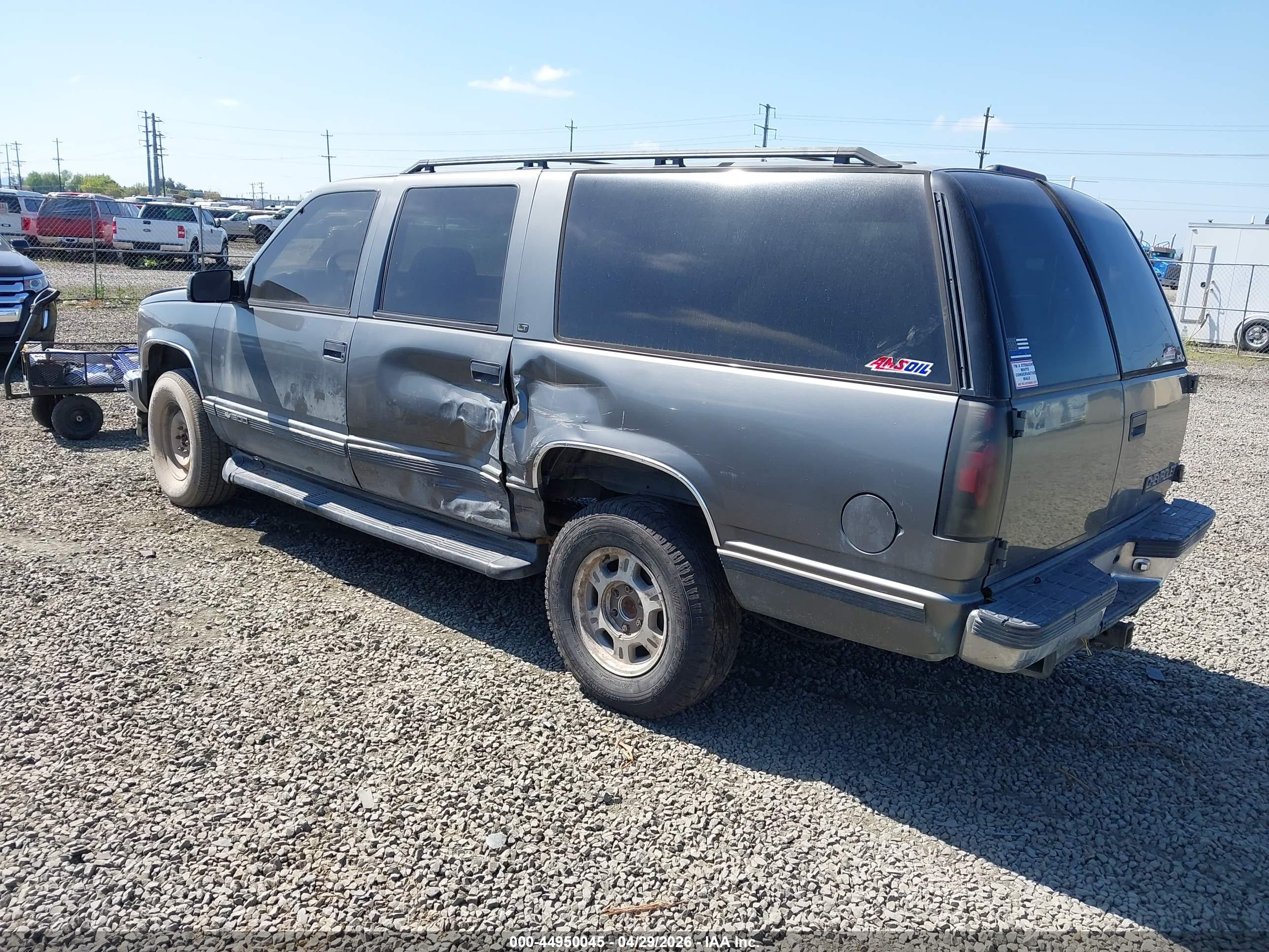 CHEVROLET SUBURBAN image 3