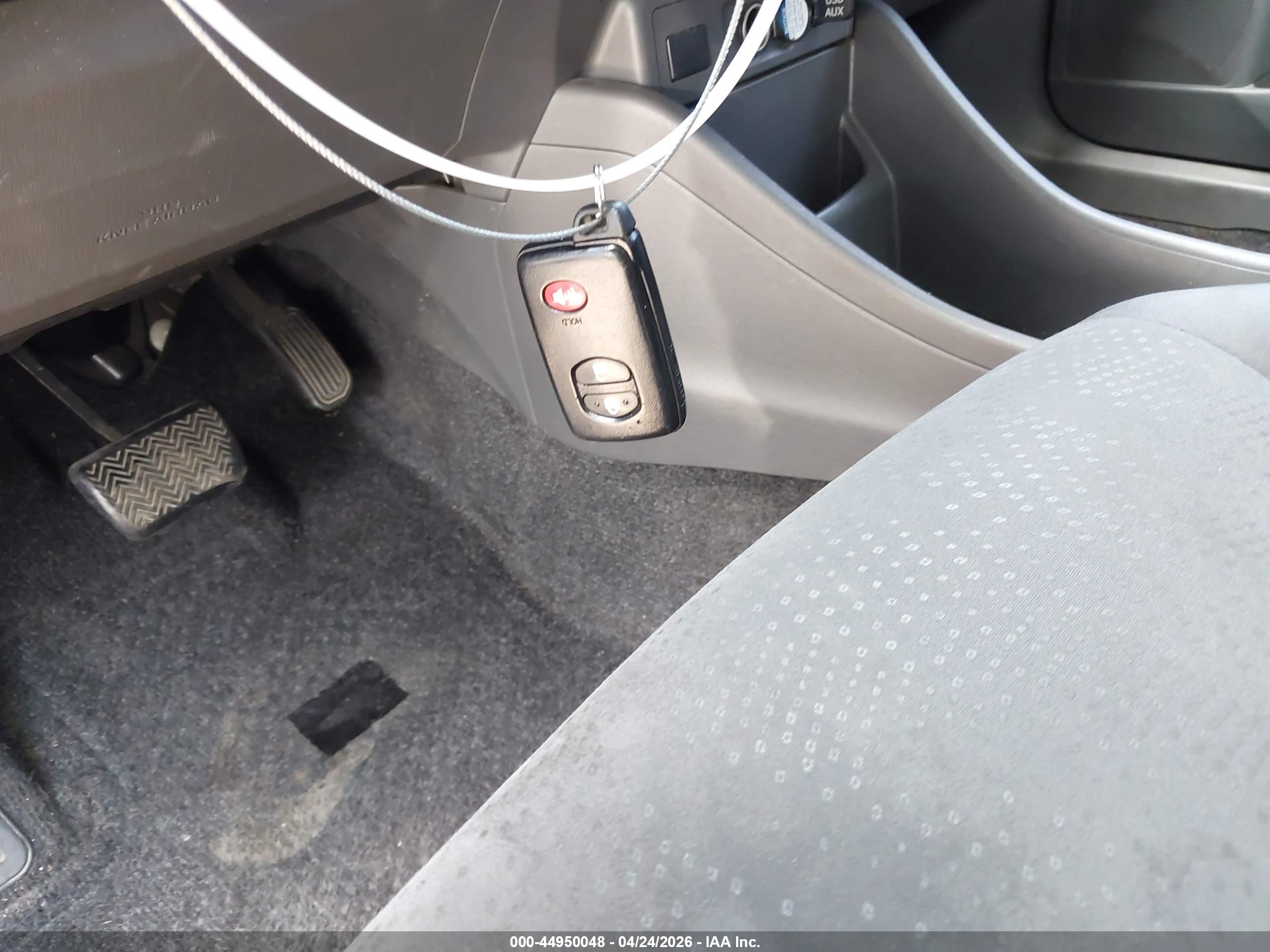 TOYOTA PRIUS image 11