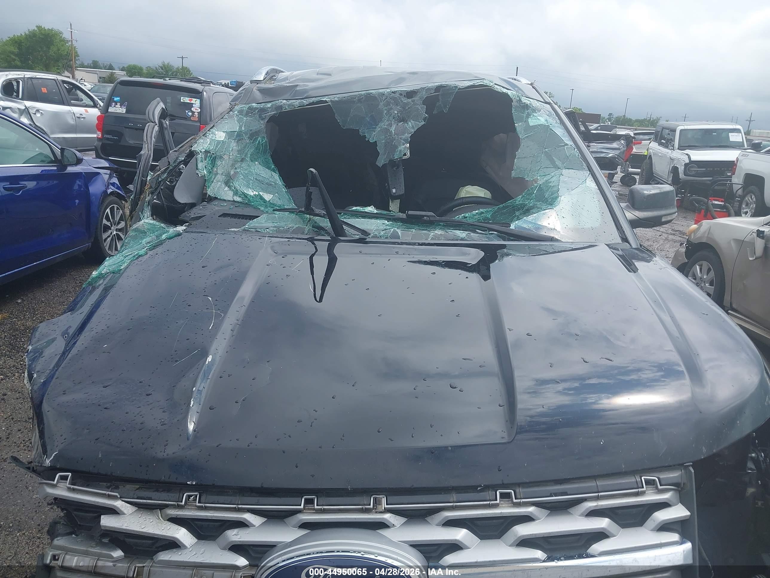 FORD EXPLORER image 10