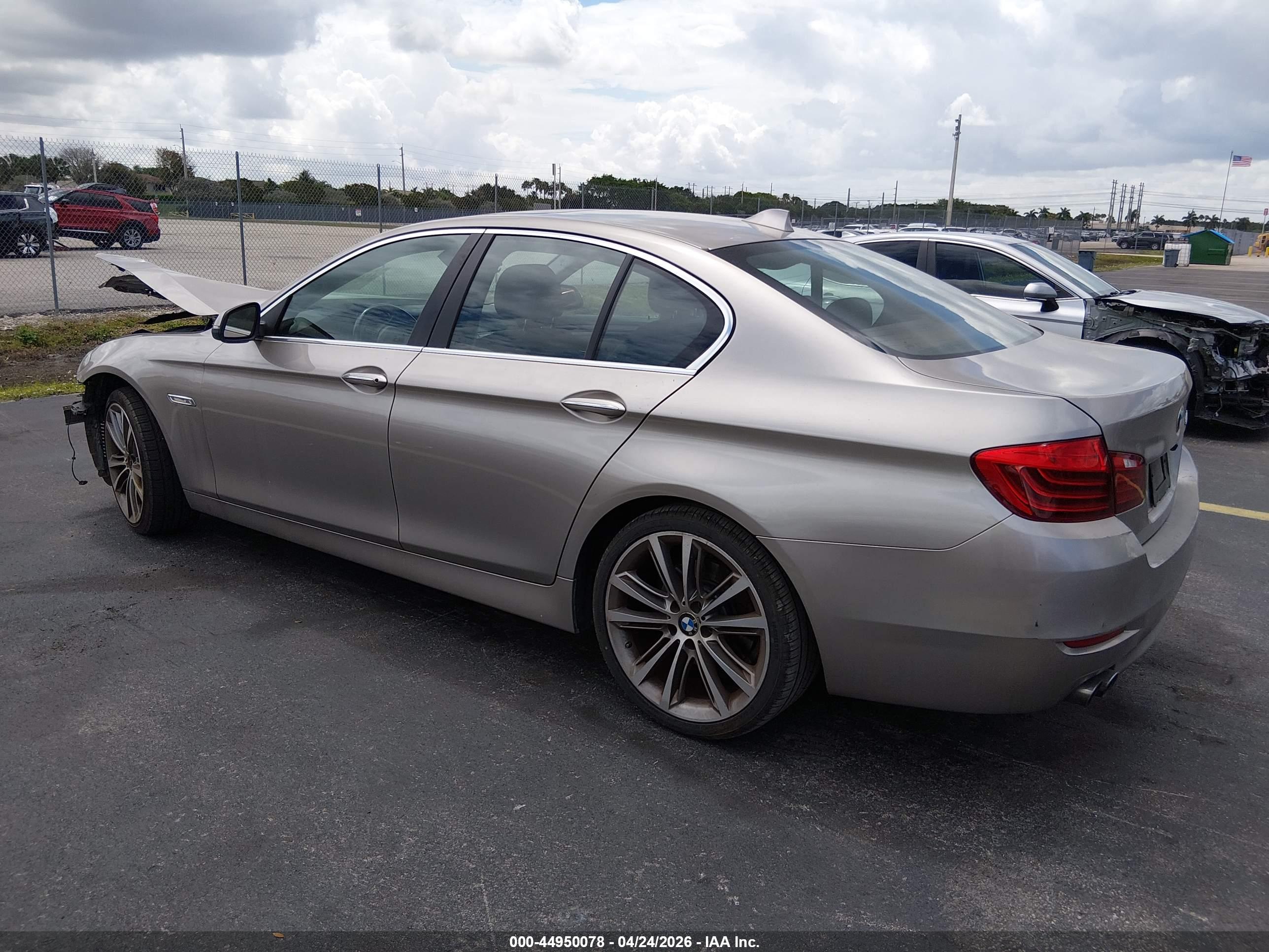 BMW 528I image 3
