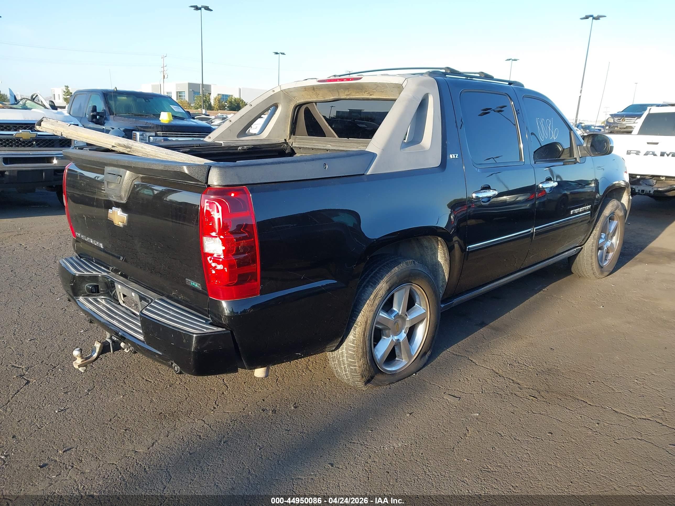 CHEVROLET AVALANCHE image 4