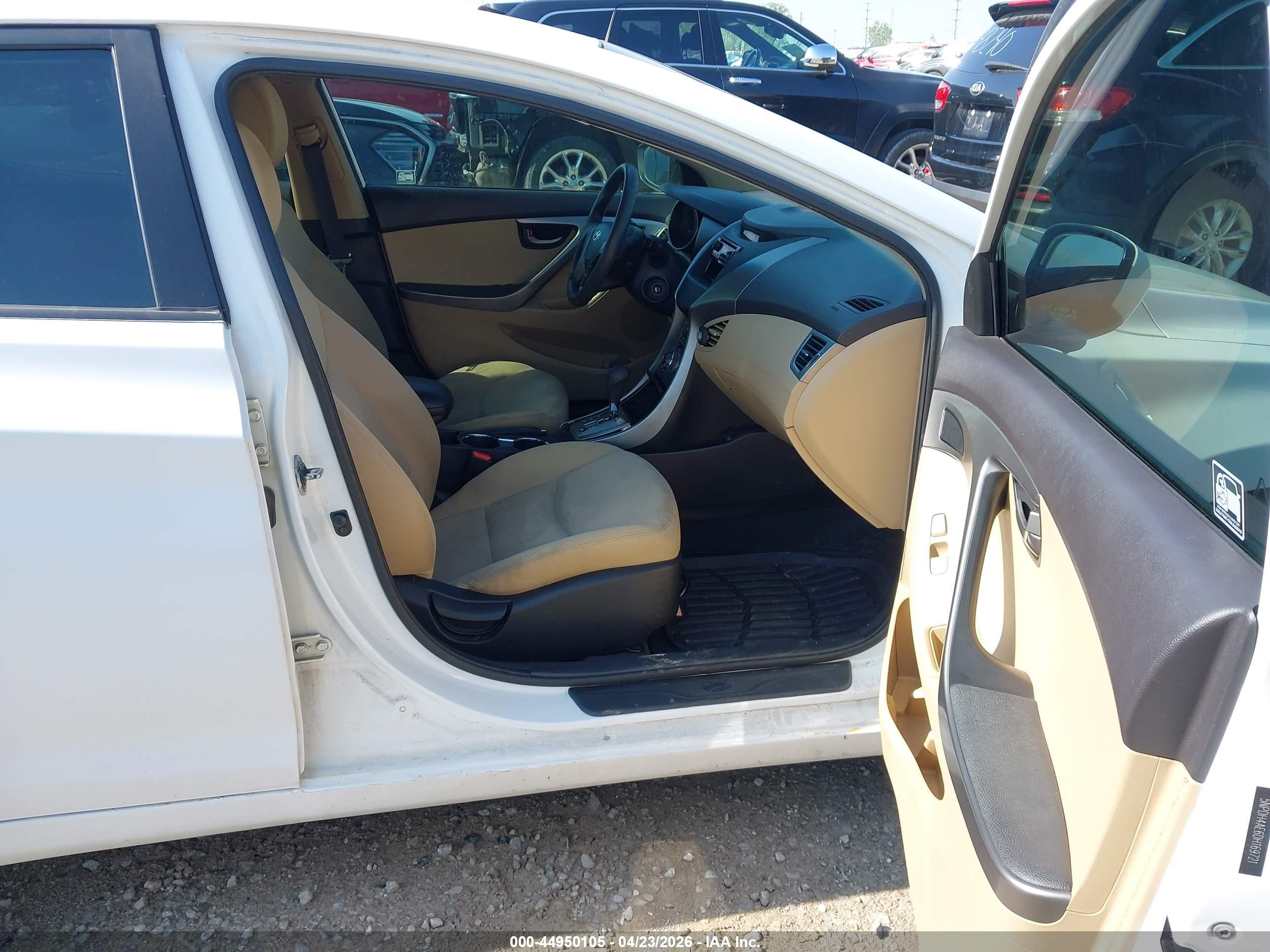 HYUNDAI ELANTRA image 5