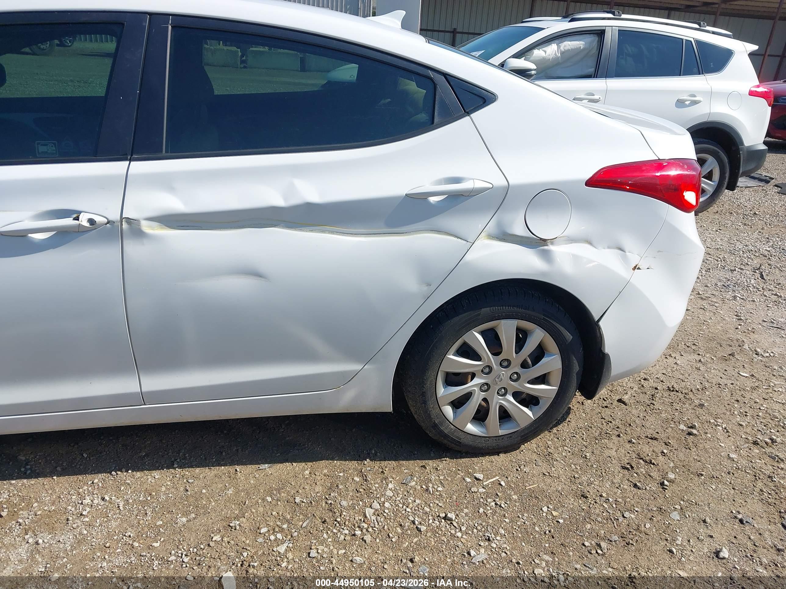 HYUNDAI ELANTRA image 6