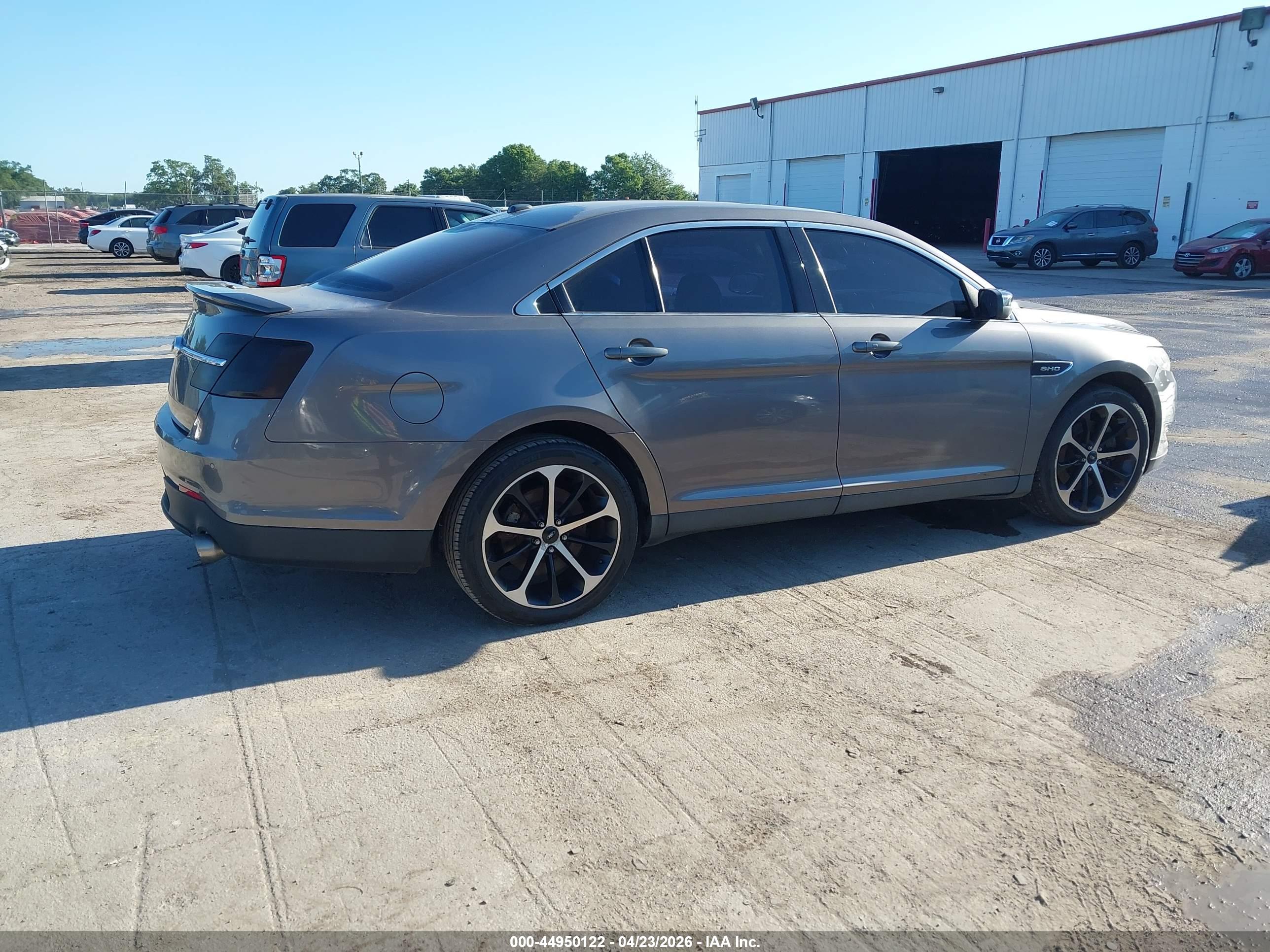 FORD TAURUS image 4