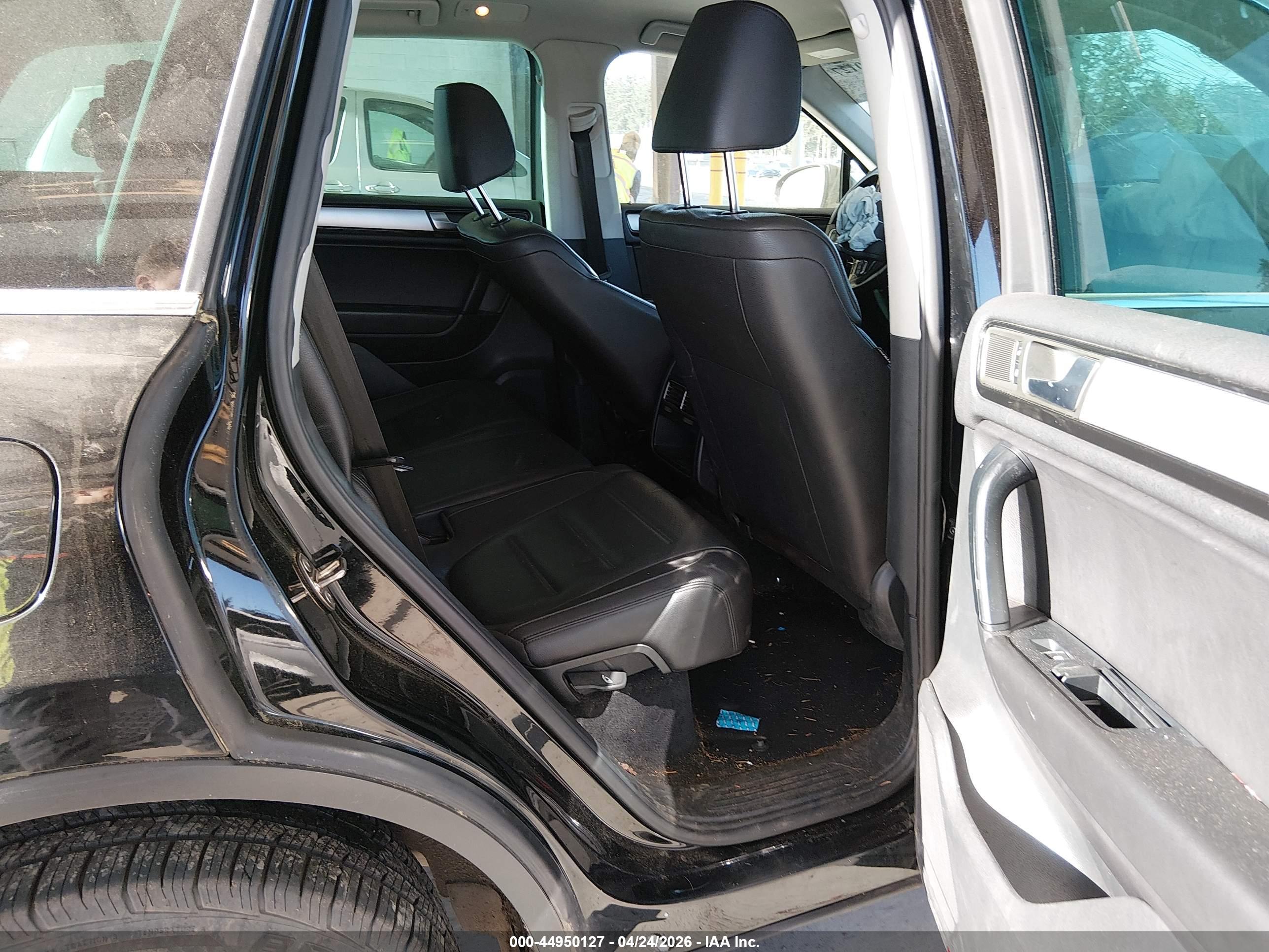 VOLKSWAGEN TOUAREG image 8