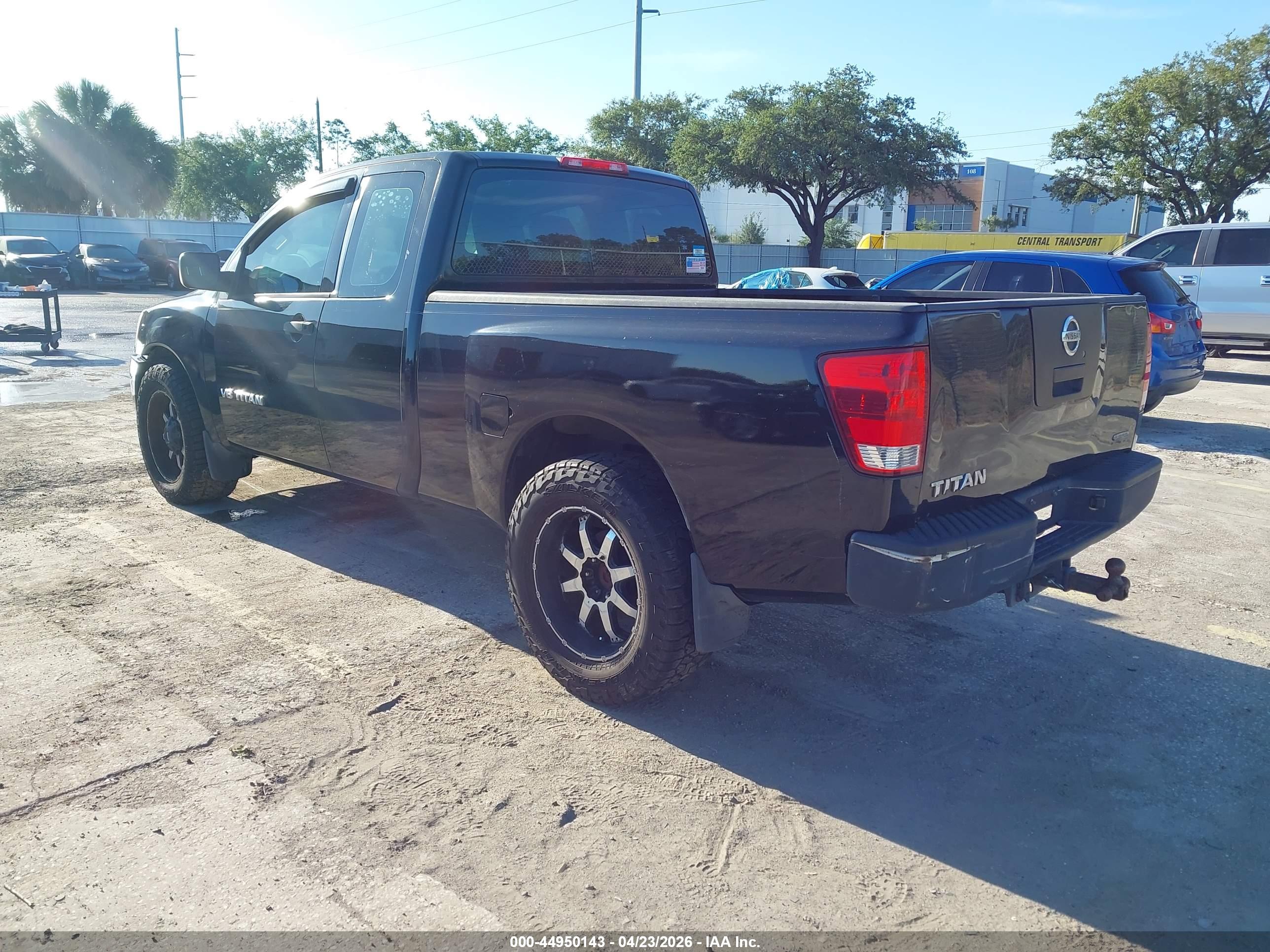 NISSAN TITAN image 3