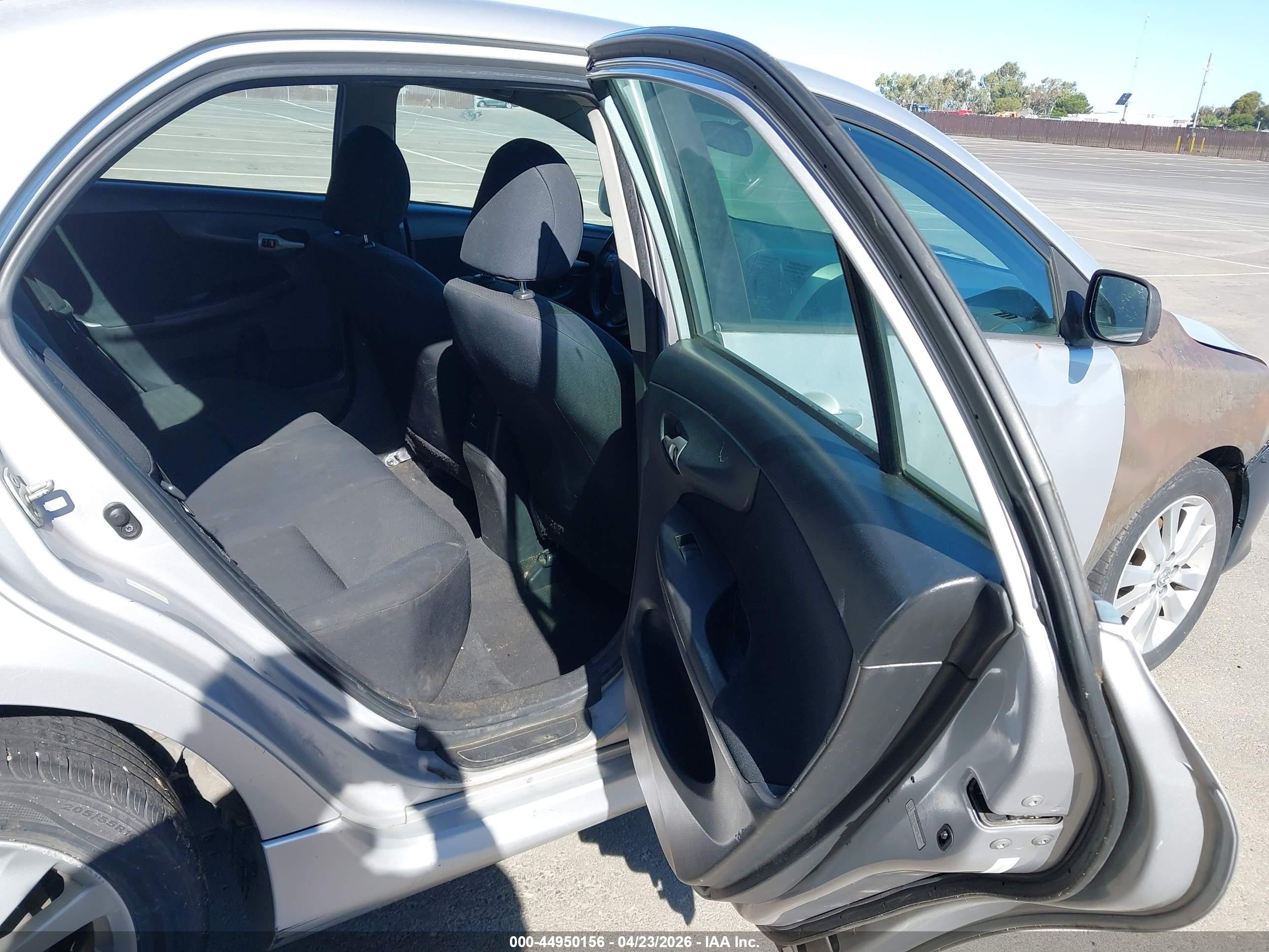 TOYOTA COROLLA image 8