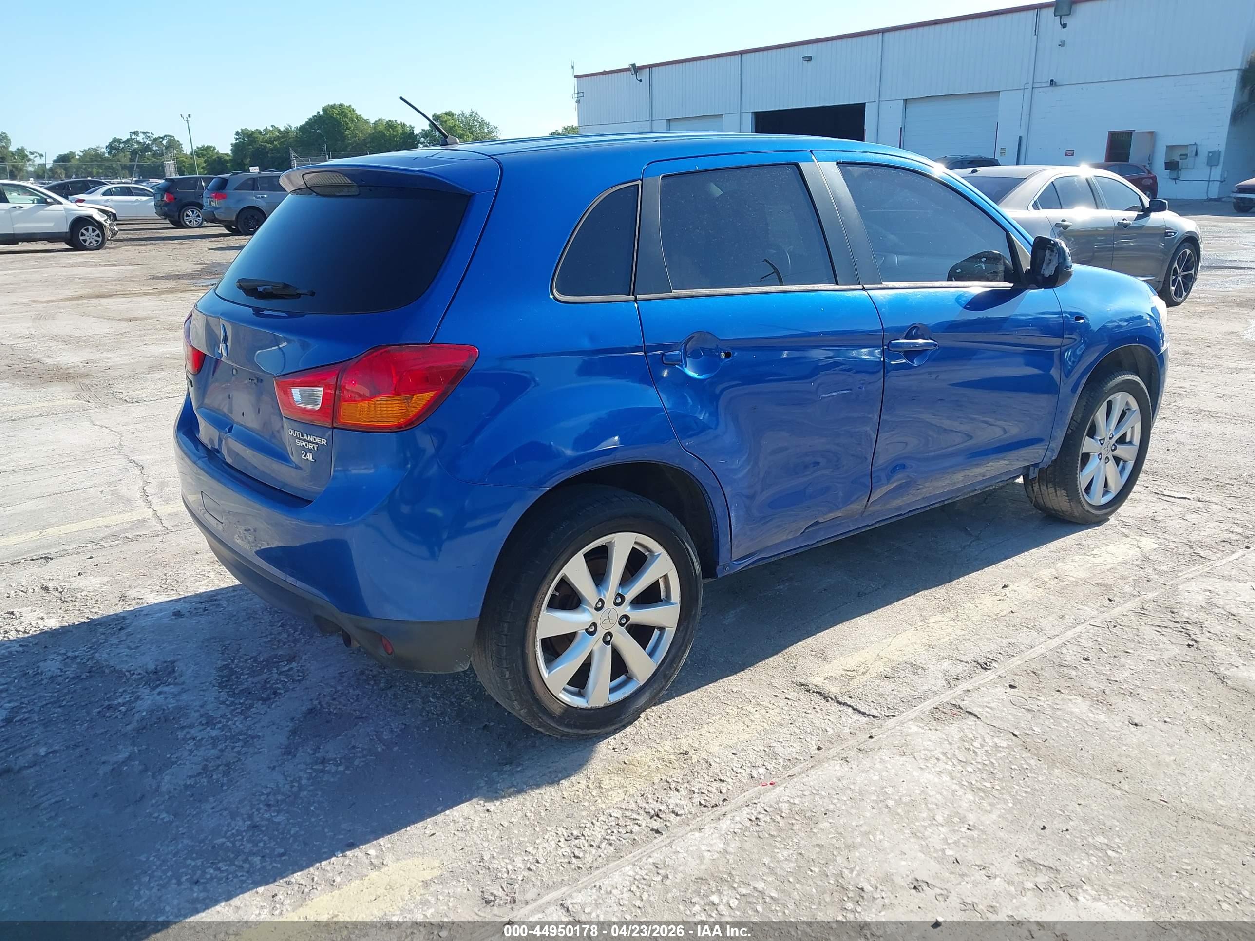 MITSUBISHI OUTLANDER image 4
