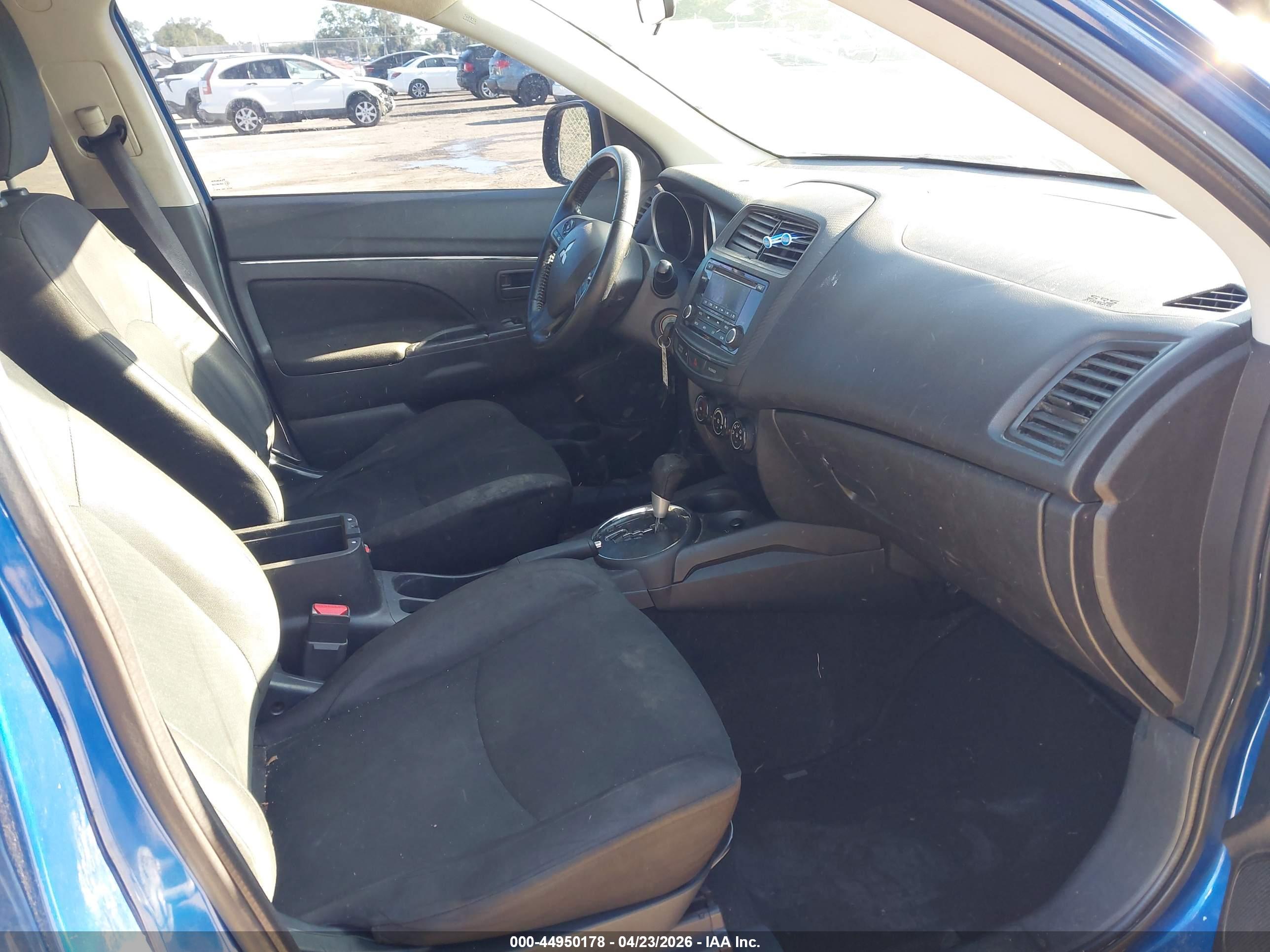 MITSUBISHI OUTLANDER image 5